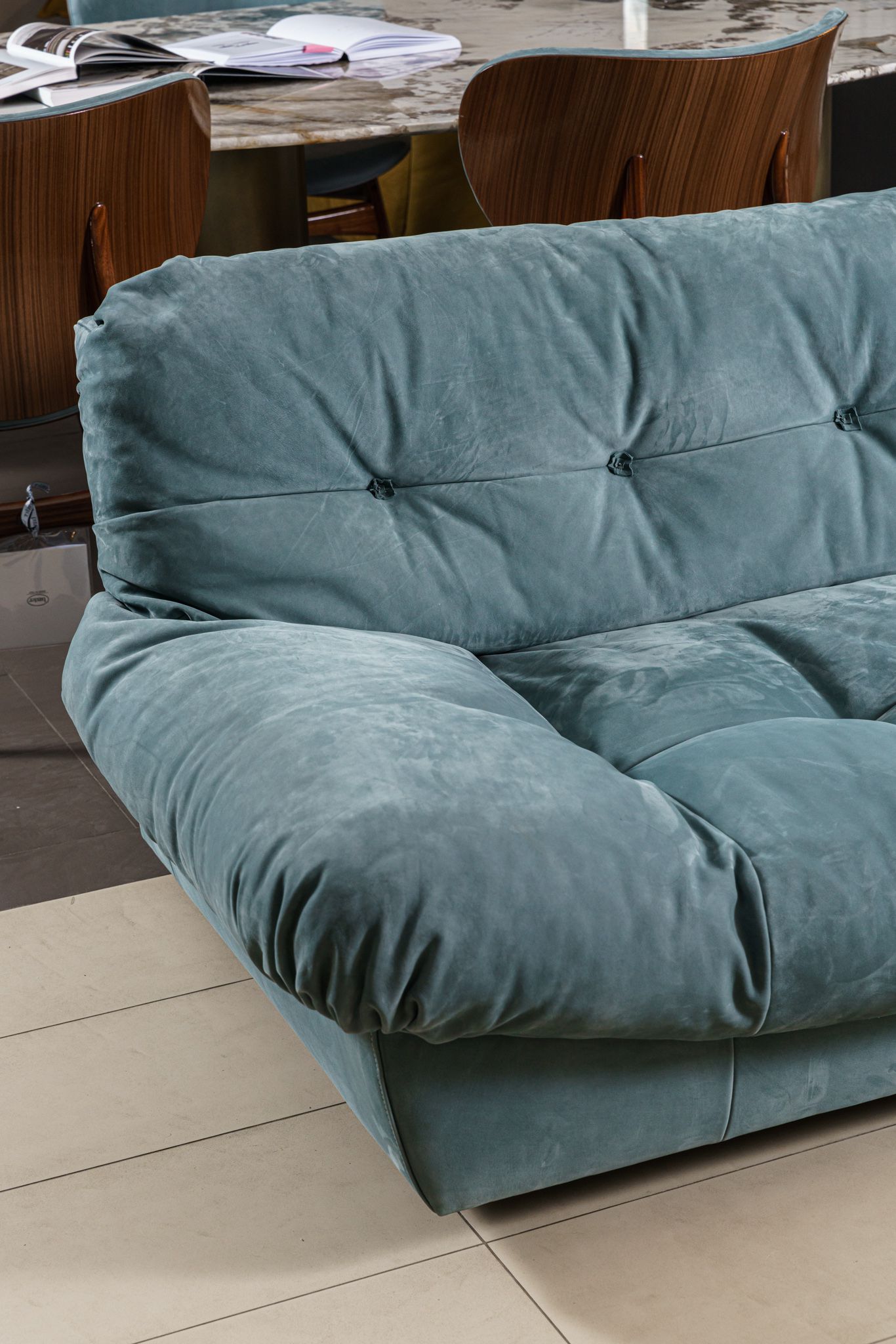 Baxter Диван двухместный Milano Kashmir Sucre cat.A от Baxter — в интерьере