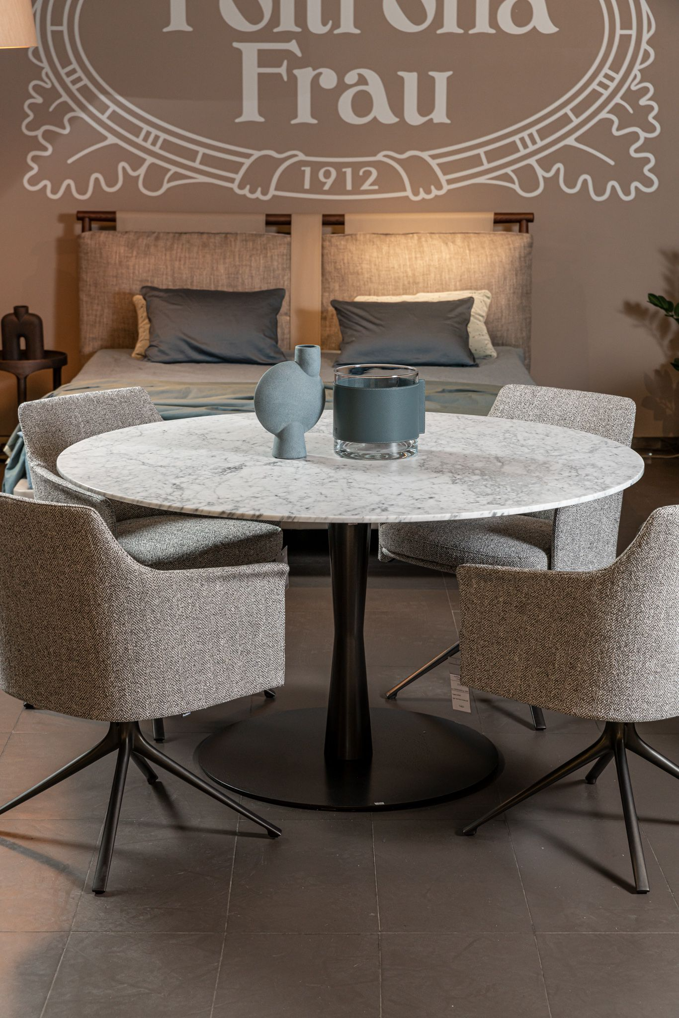 Poliform Стол Flute Bianco Carrara 125 от Poliform — в интерьере