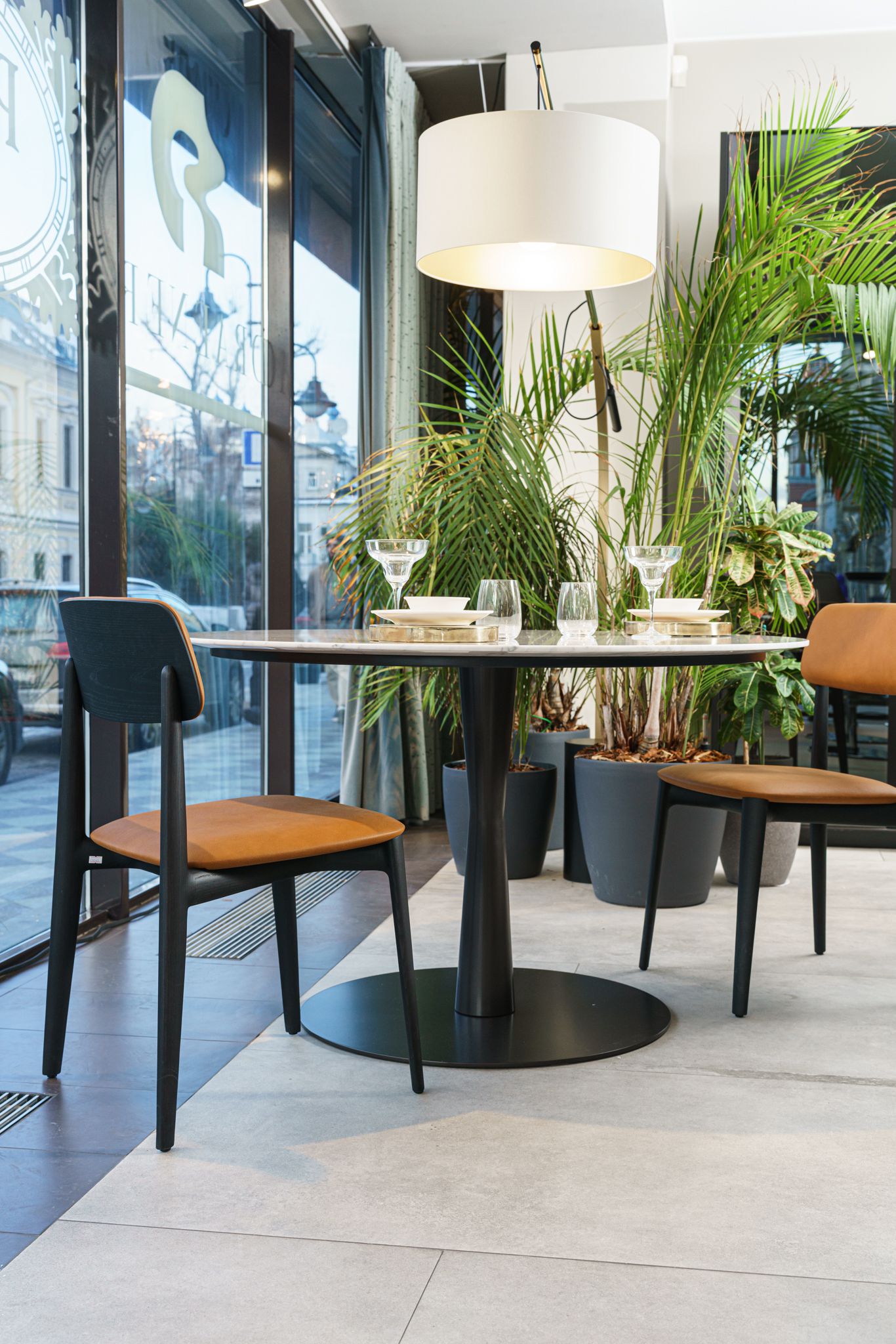 Poliform Стол Flute Bianco Carrara 125 от Poliform — в интерьере