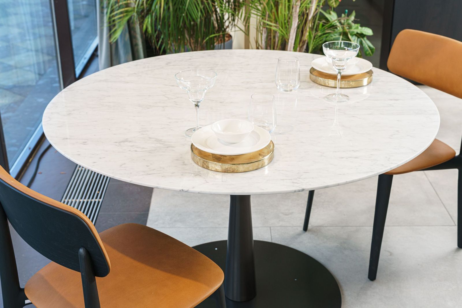 Poliform Стол Flute Bianco Carrara 125 от Poliform — в интерьере