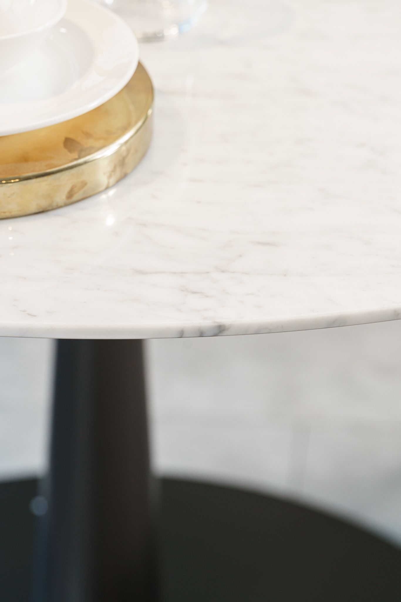 Poliform Стол Flute Bianco Carrara 125 от Poliform — в интерьере