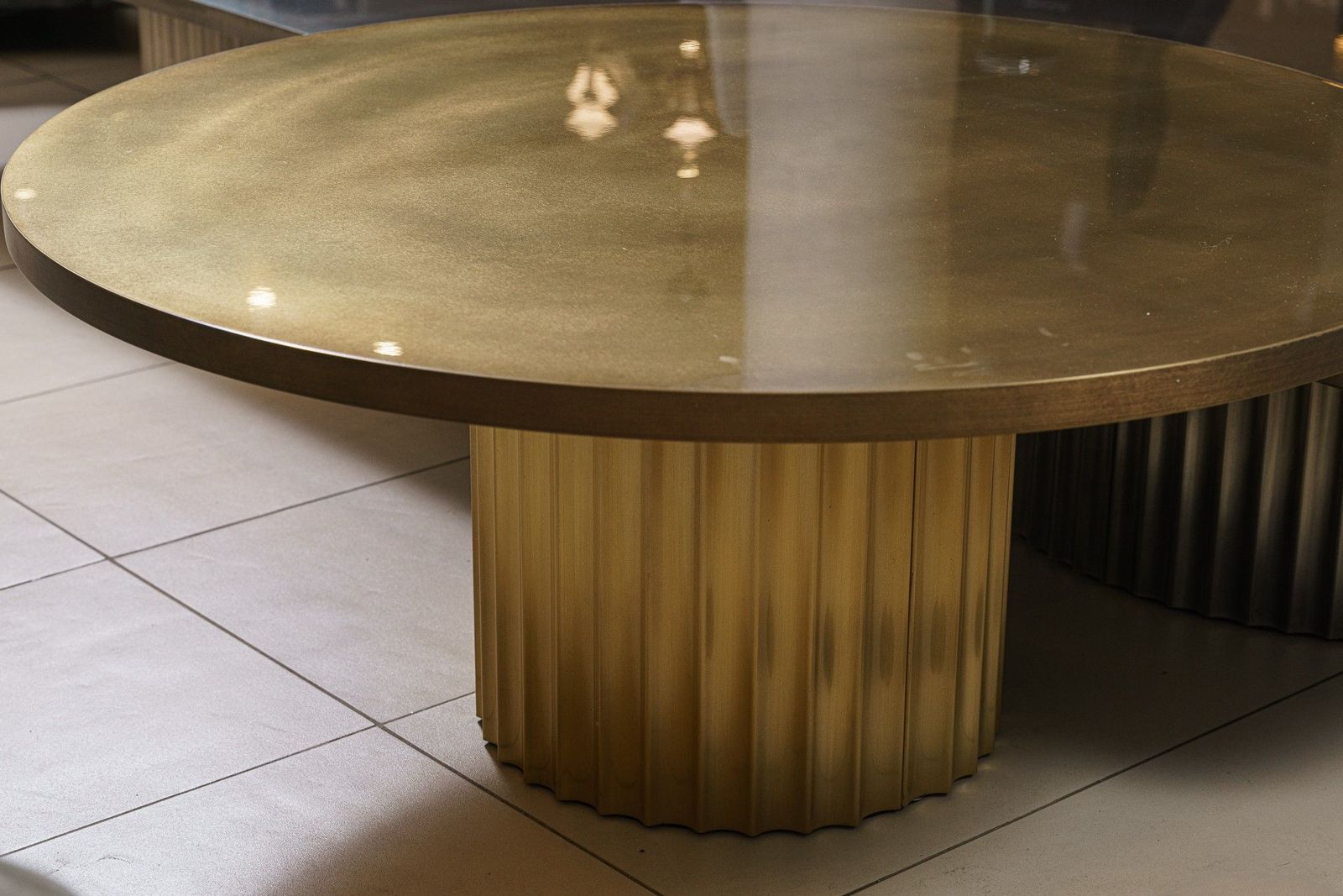 Baxter Журнальный столик Allure Antiqued polished brass 75 от Baxter — в интерьере