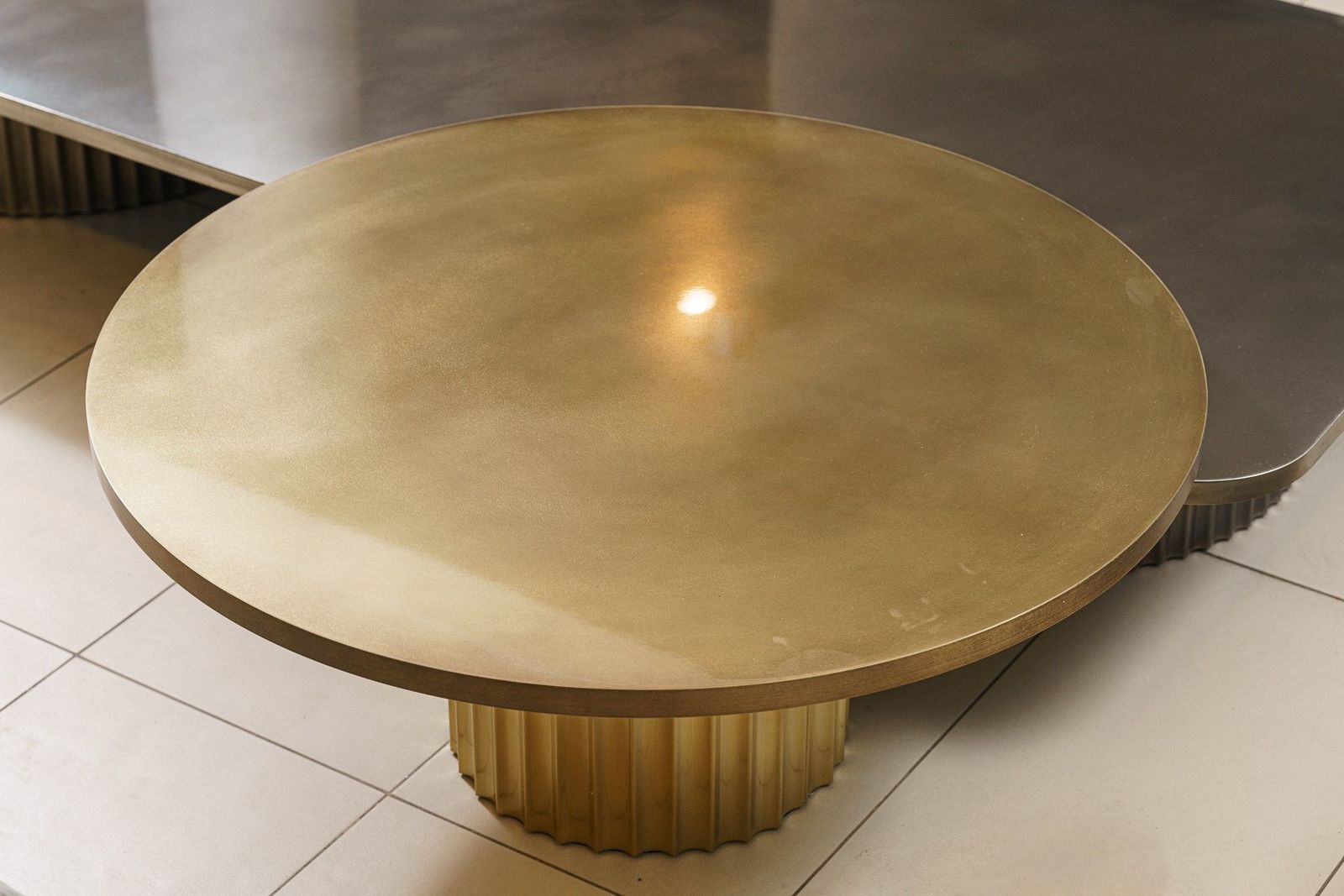 Baxter Журнальный столик Allure Antiqued polished brass 75 от Baxter — в интерьере