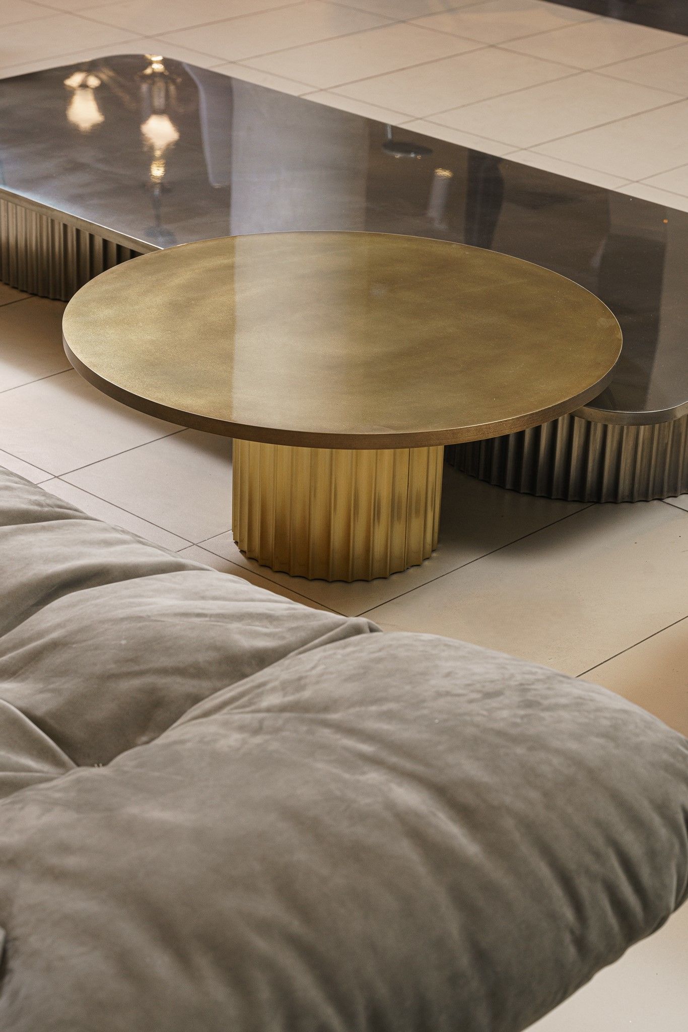 Baxter Журнальный столик Allure Antiqued polished brass 75 от Baxter — в интерьере