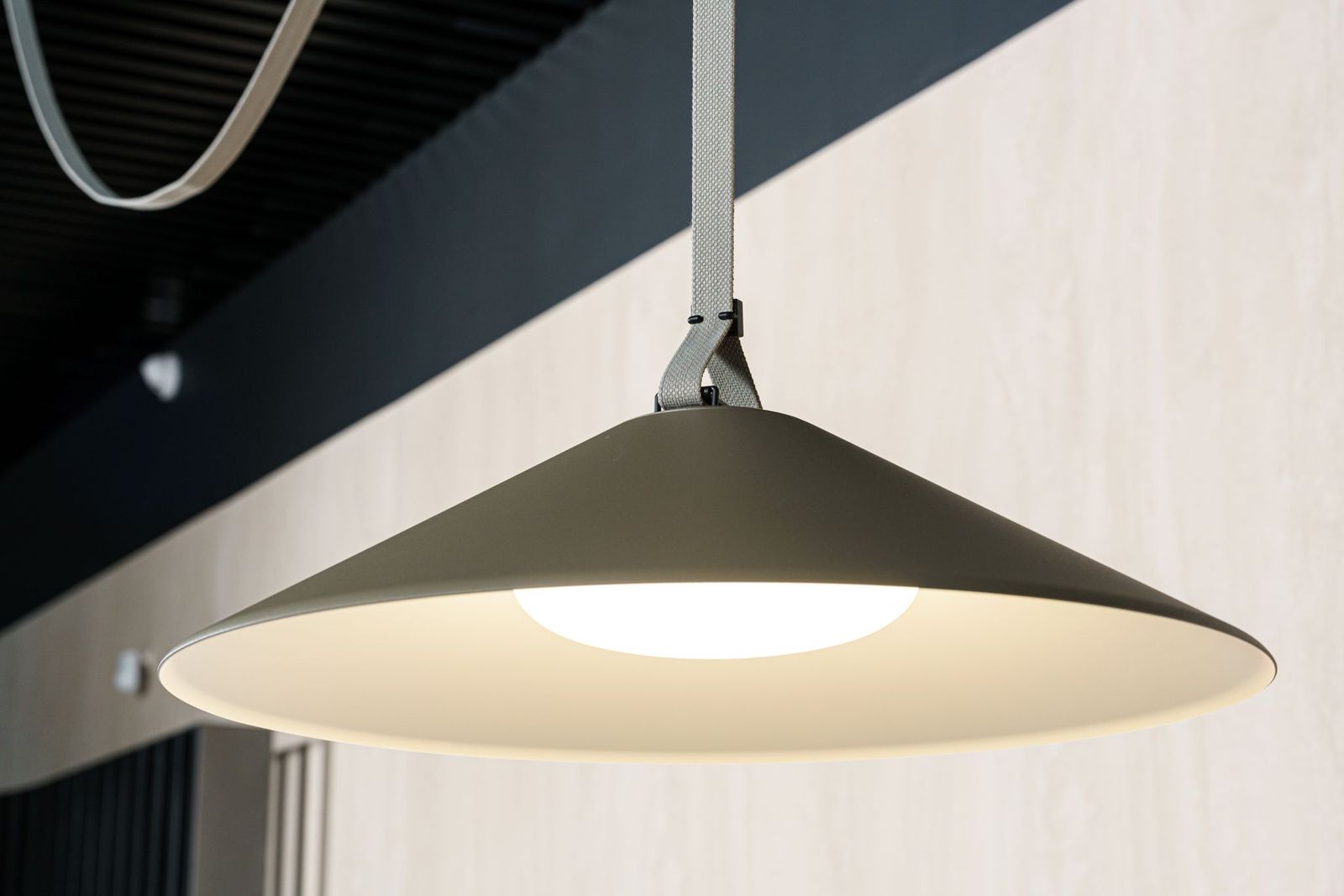 Vibia Подвесной светильник Plusminus Green Cone от Vibia — в интерьере