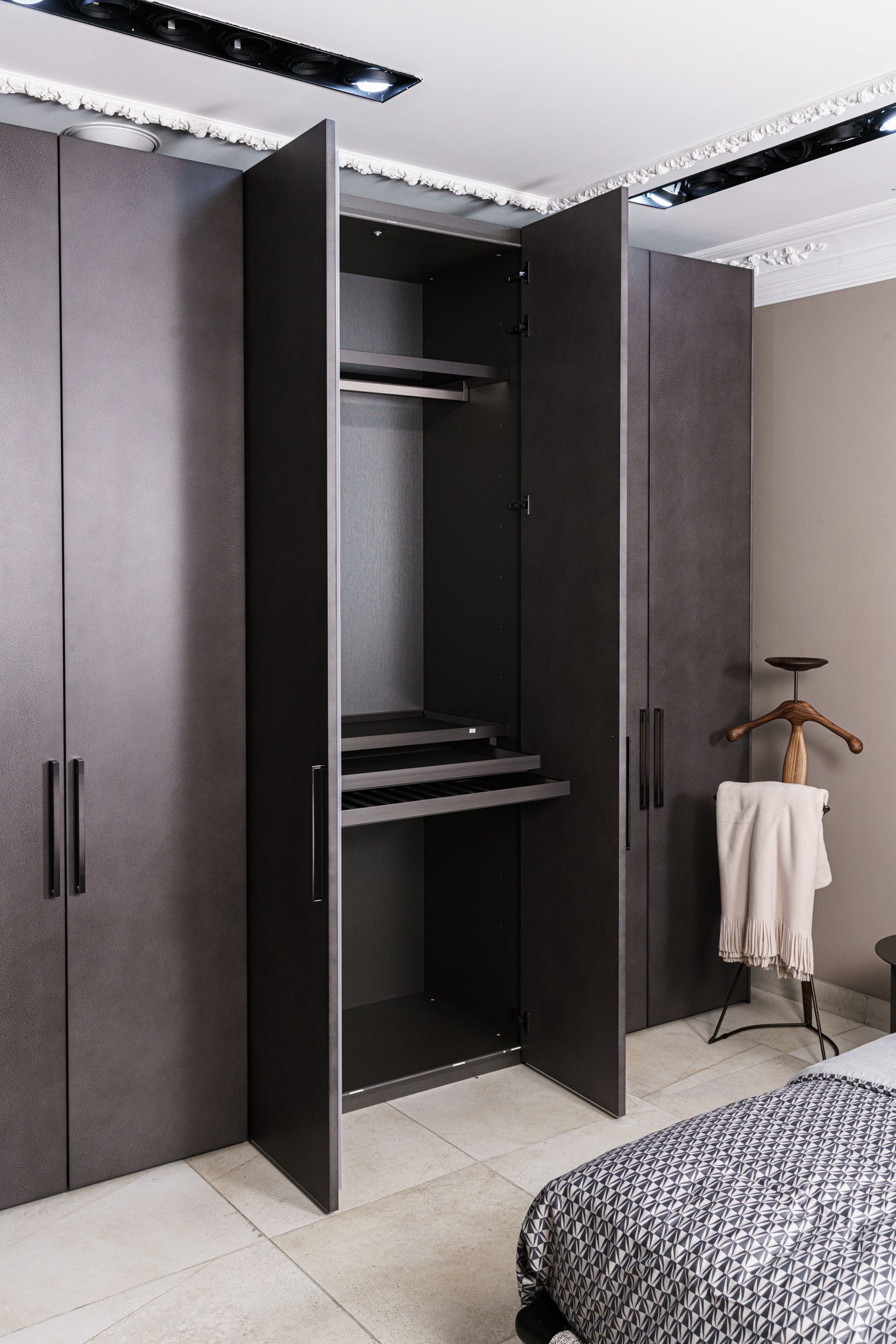 Flou Шкаф Guardaroba Galushat Laguna от Flou — в интерьере