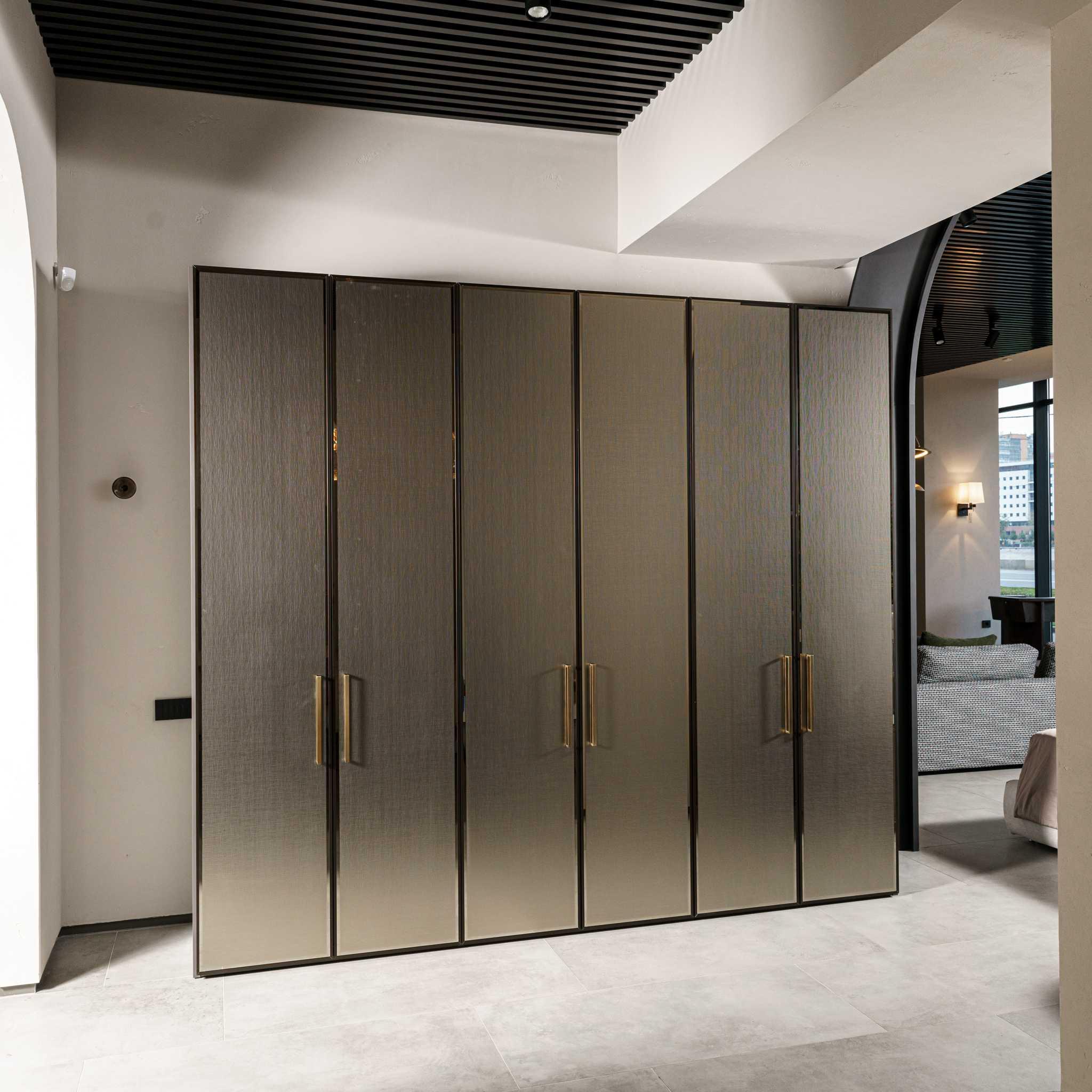 Flou Шкаф Guardaroba Private Dark от Flou — в интерьере