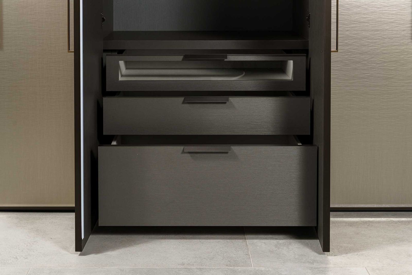 Flou Шкаф Guardaroba Private Dark от Flou — в интерьере