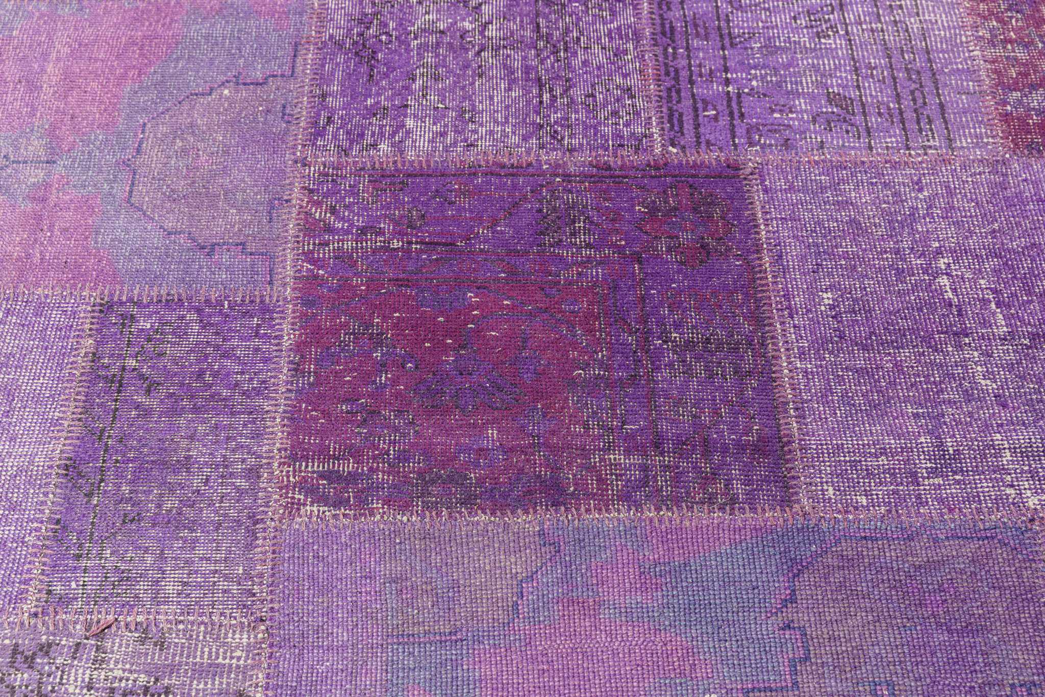Flou Ковер Ковер Patchwork Purple от Subasi от Flou — в интерьере