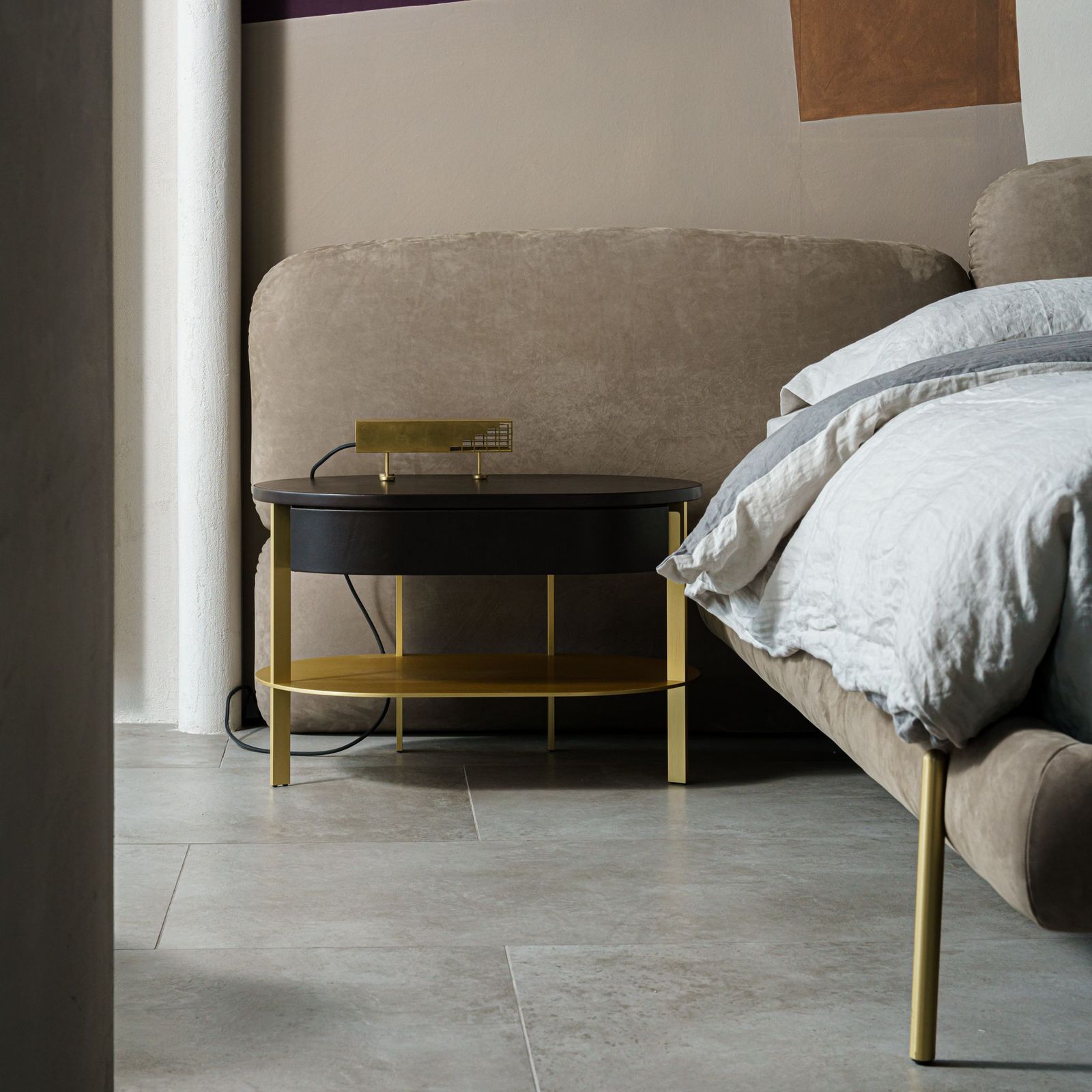 Baxter Кровать Stone Kashmir Souris от Baxter — в интерьере