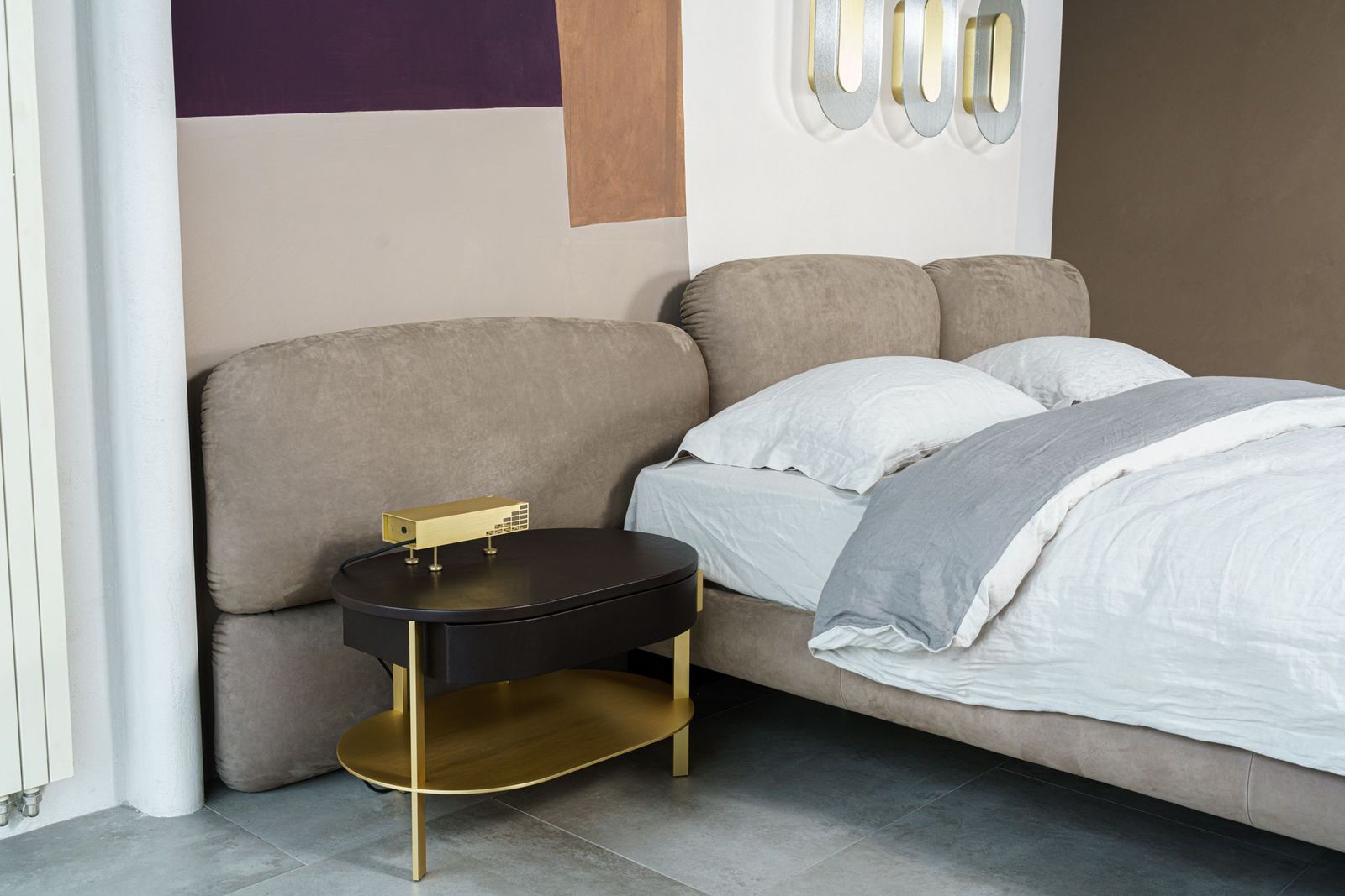 Baxter Кровать Stone Kashmir Souris от Baxter — в интерьере
