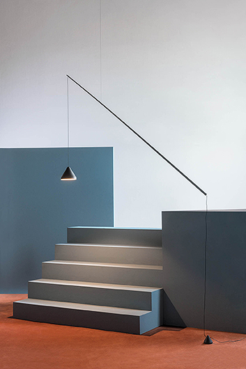 Vibia Подвесной торшер North 5666 Black от Vibia — в интерьере