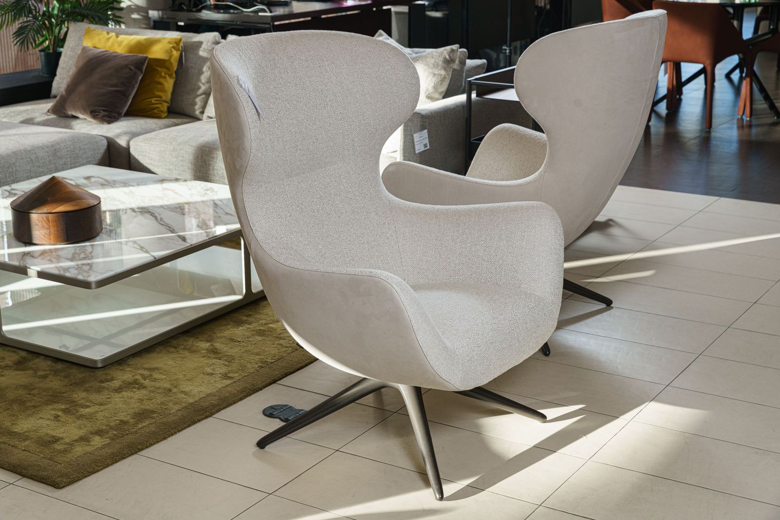 Poliform Кресло Mad Joker swivel от Poliform — в интерьере