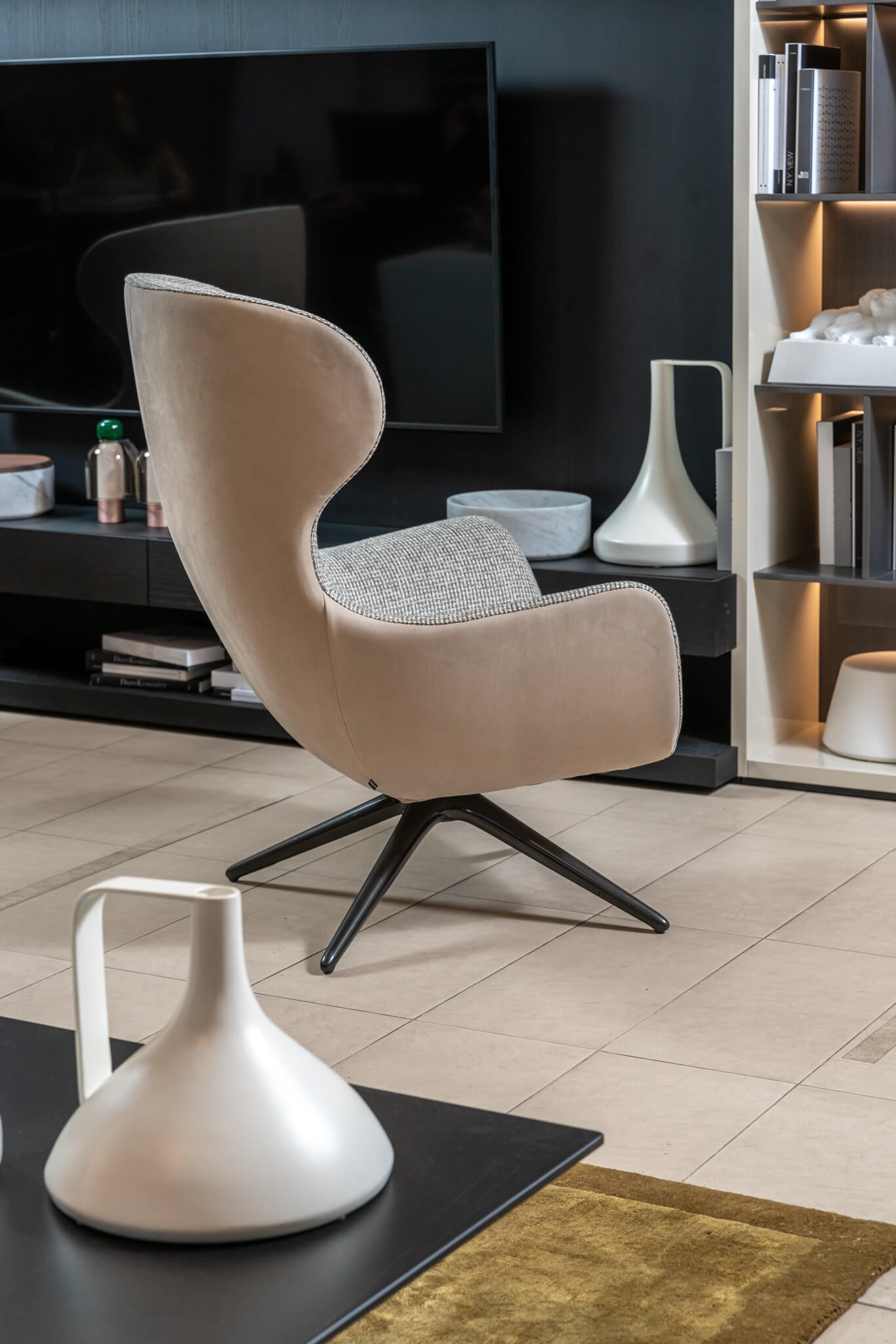 Poliform Кресло Mad Joker swivel от Poliform — в интерьере