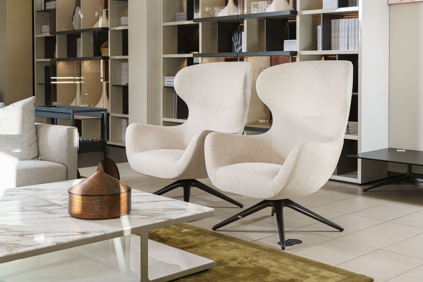 Poliform Кресло Mad Joker swivel от Poliform — в интерьере