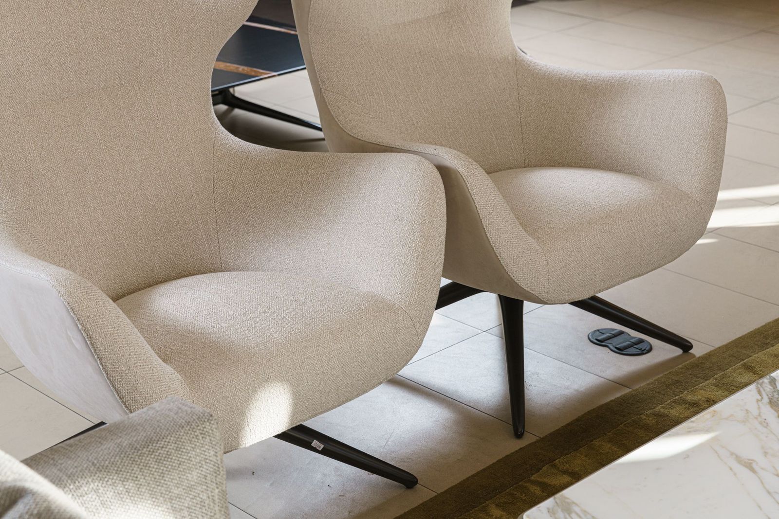 Poliform Кресло Mad Joker swivel от Poliform — в интерьере