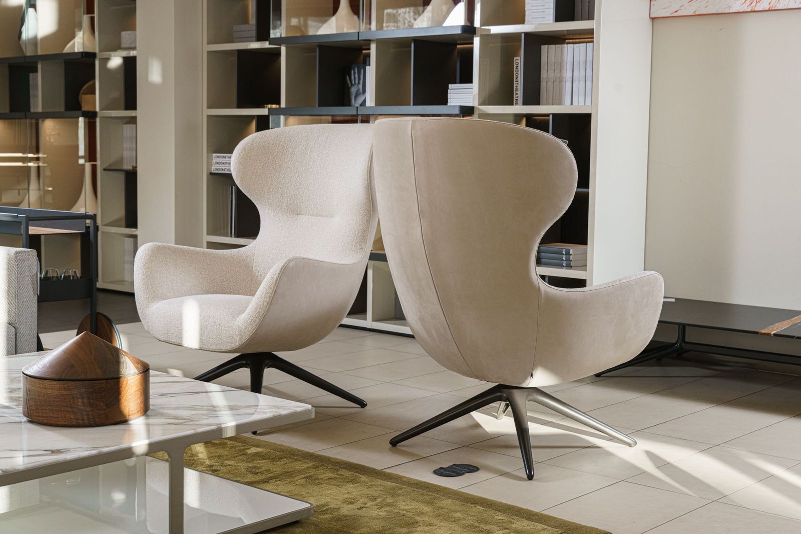Poliform Кресло Mad Joker swivel от Poliform — в интерьере
