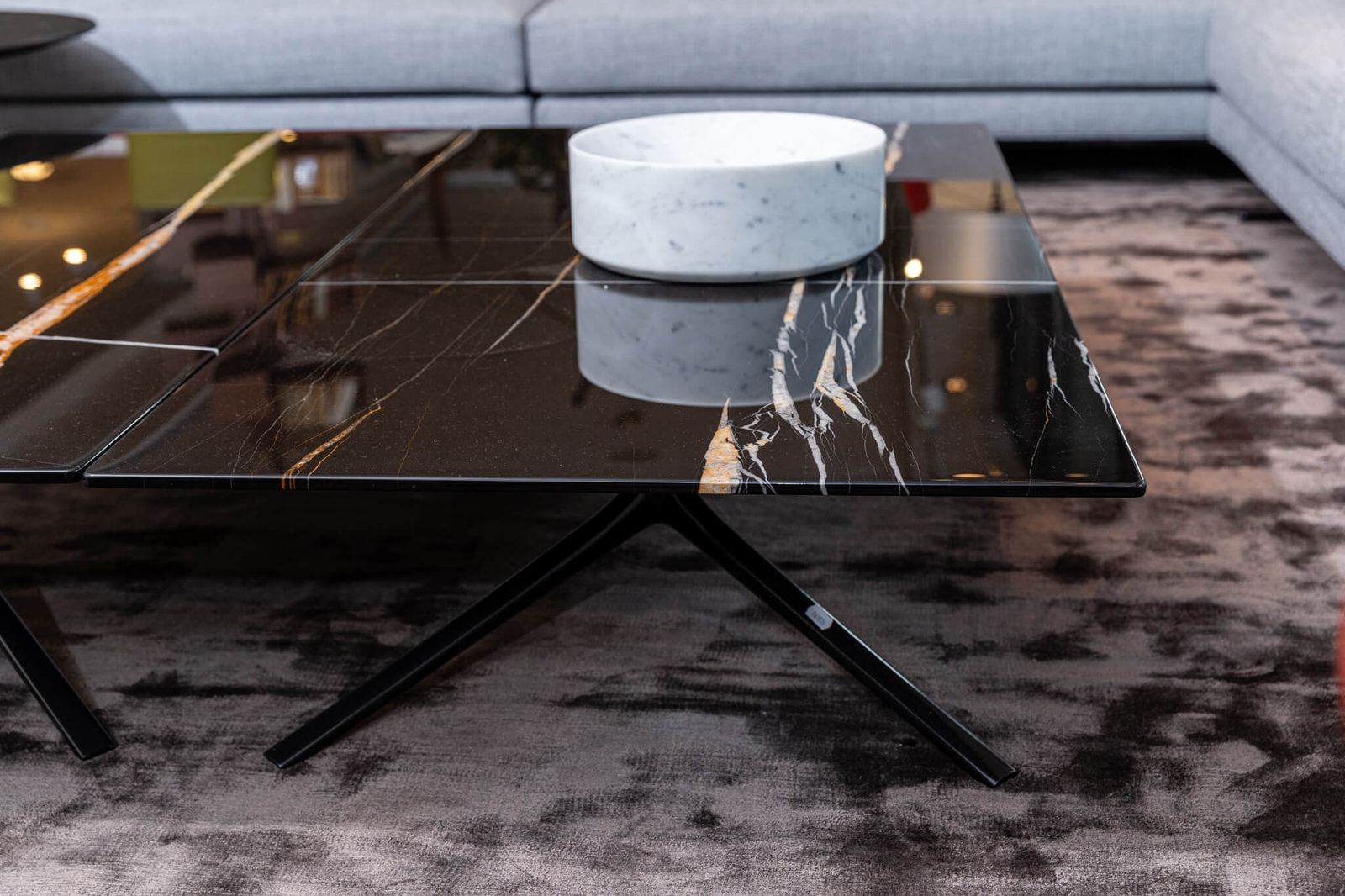 Poliform Журнальный столик Mondrian 140*70*29 Sahara Noir levigato от Poliform — в интерьере