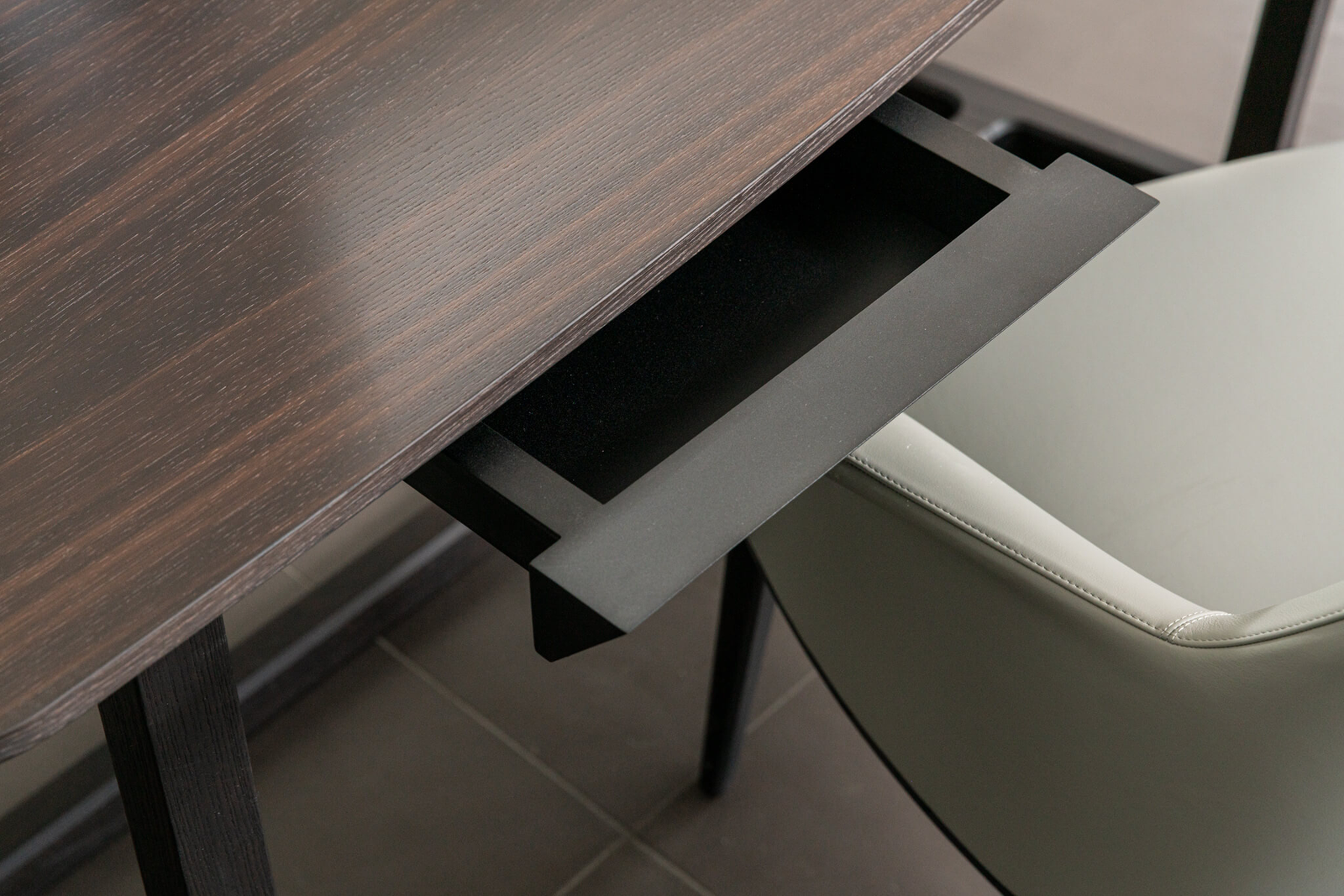 Poliform Письменный стол Concorde Oak Spessart от Poliform — в интерьере