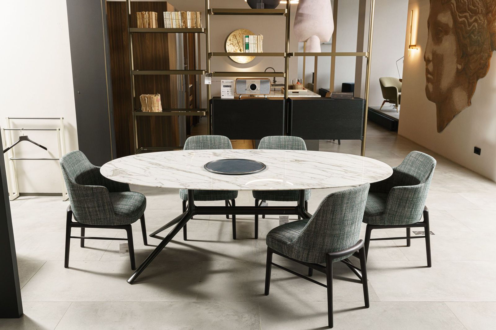 Poliform Стол Mondrian Calacatta oro lucido от Poliform — в интерьере