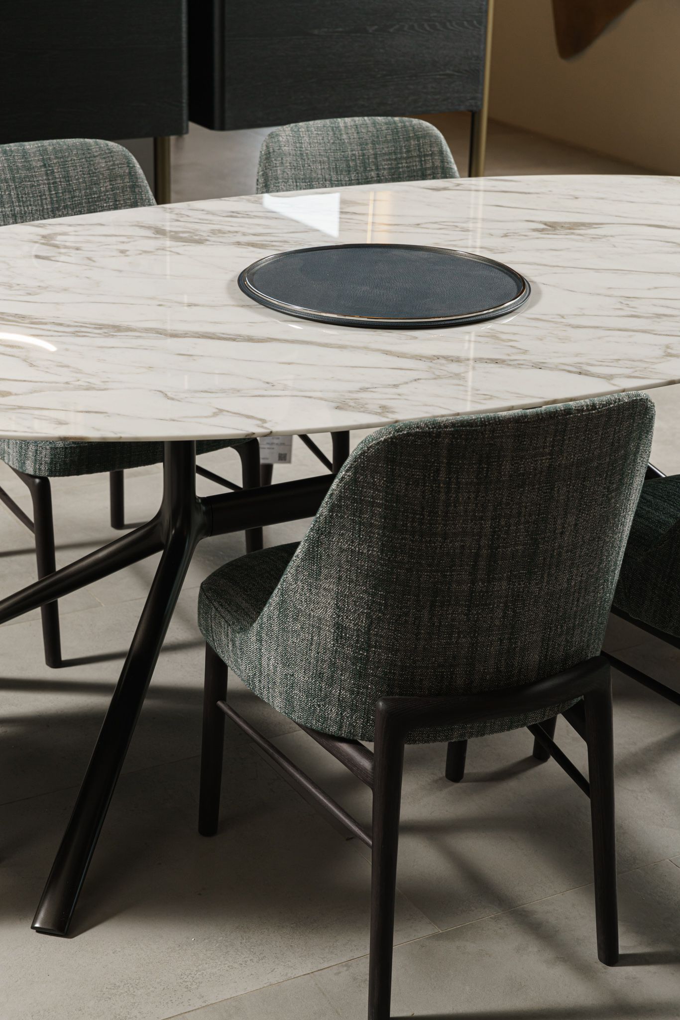 Poliform Стол Mondrian Calacatta oro lucido от Poliform — в интерьере