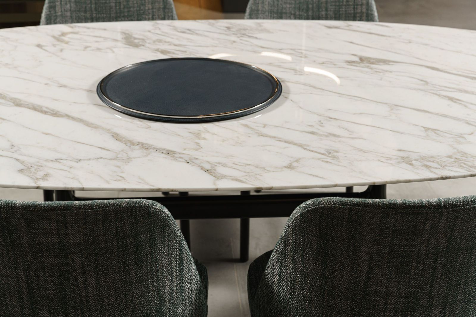Poliform Стол Mondrian Calacatta oro lucido от Poliform — в интерьере