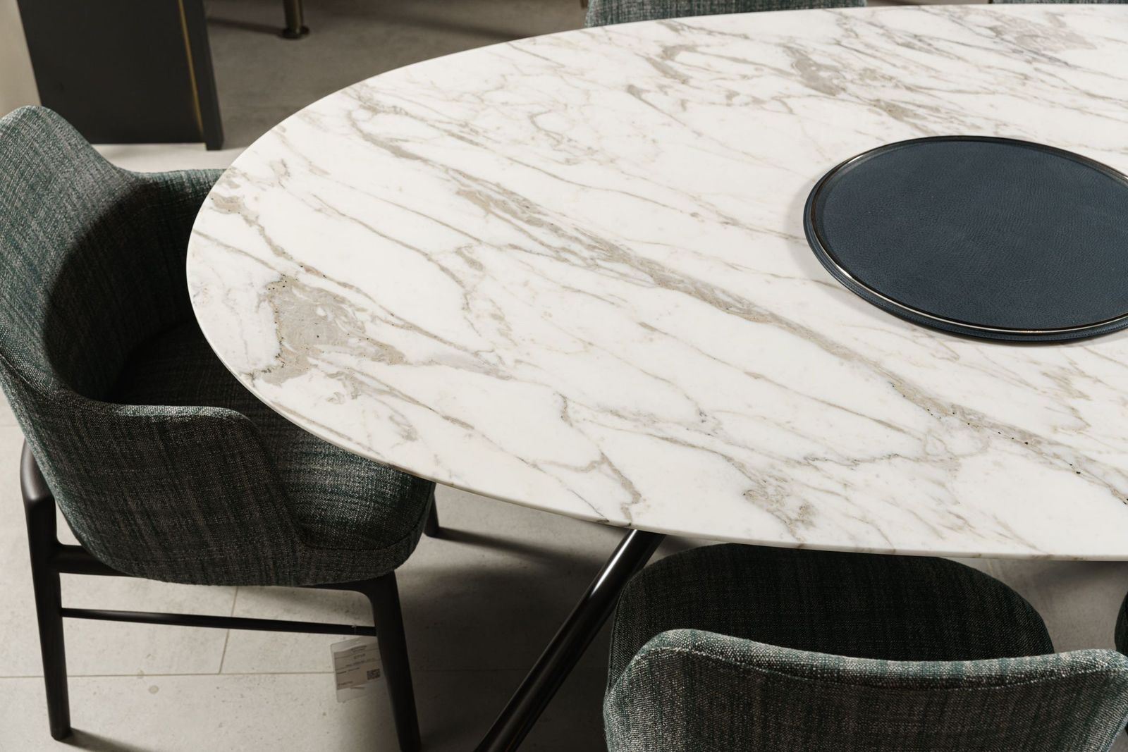 Poliform Стол Mondrian Calacatta oro lucido от Poliform — в интерьере