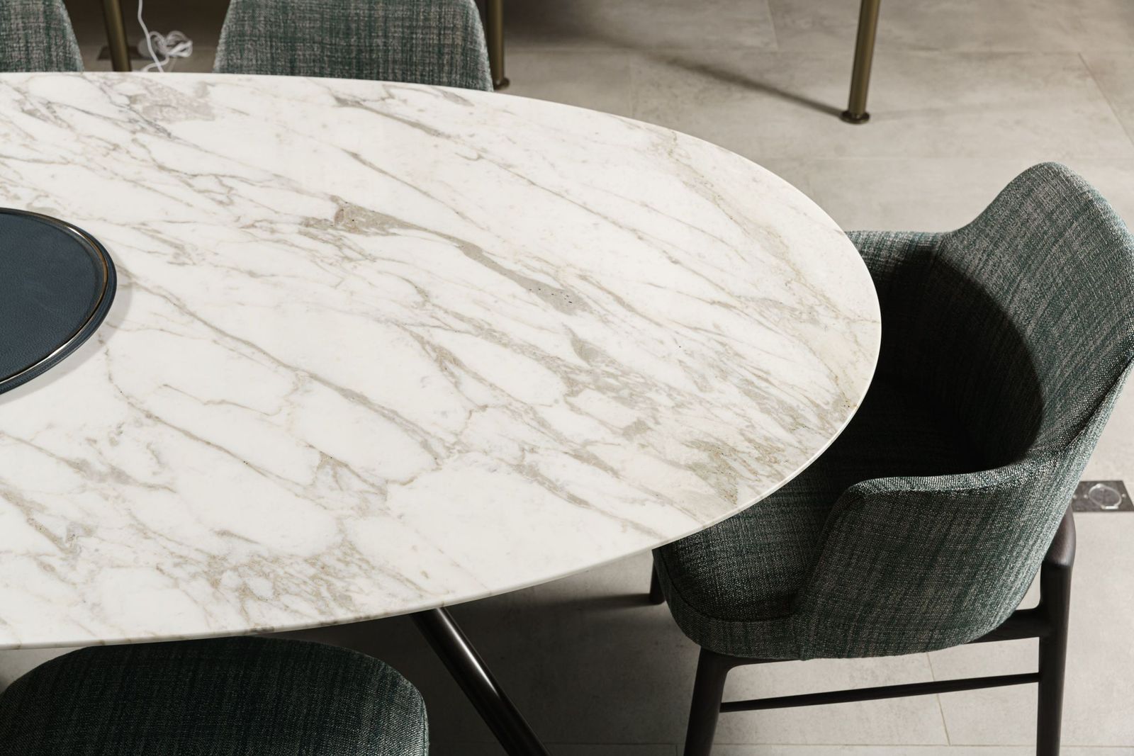 Poliform Стол Mondrian Calacatta oro lucido от Poliform — в интерьере