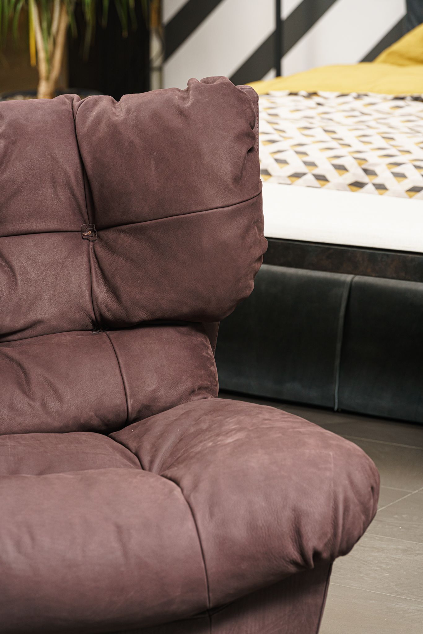 Baxter Кресло Milano Kashmir Prune от Baxter — в интерьере