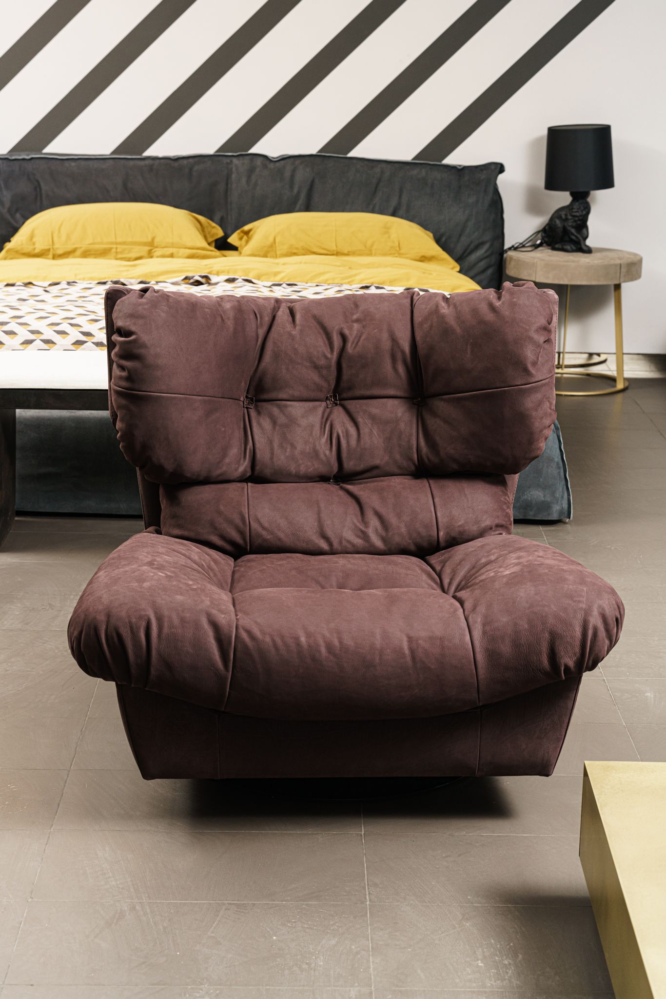 Baxter Кресло Milano Kashmir Prune от Baxter — в интерьере