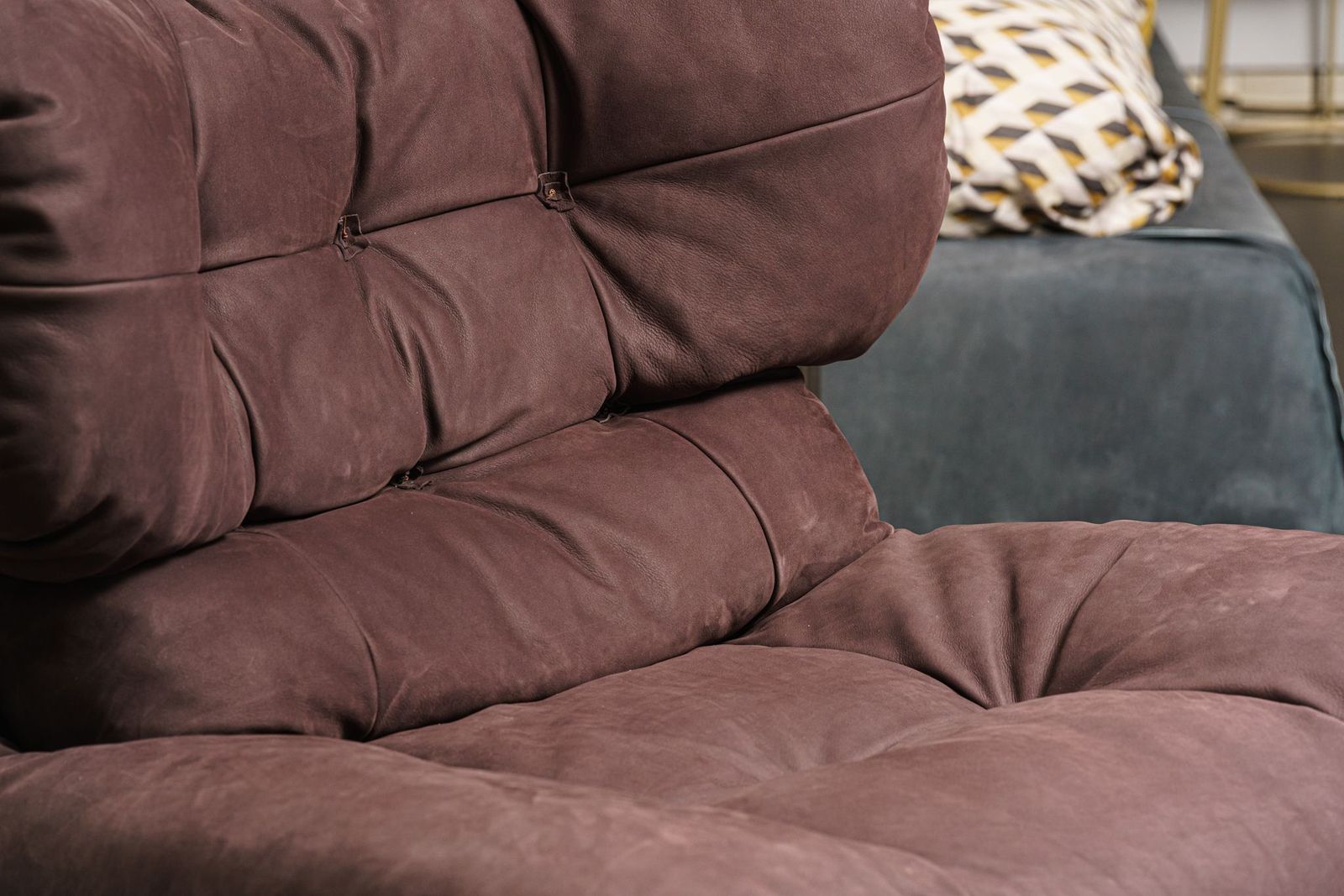 Baxter Кресло Milano Kashmir Prune от Baxter — в интерьере