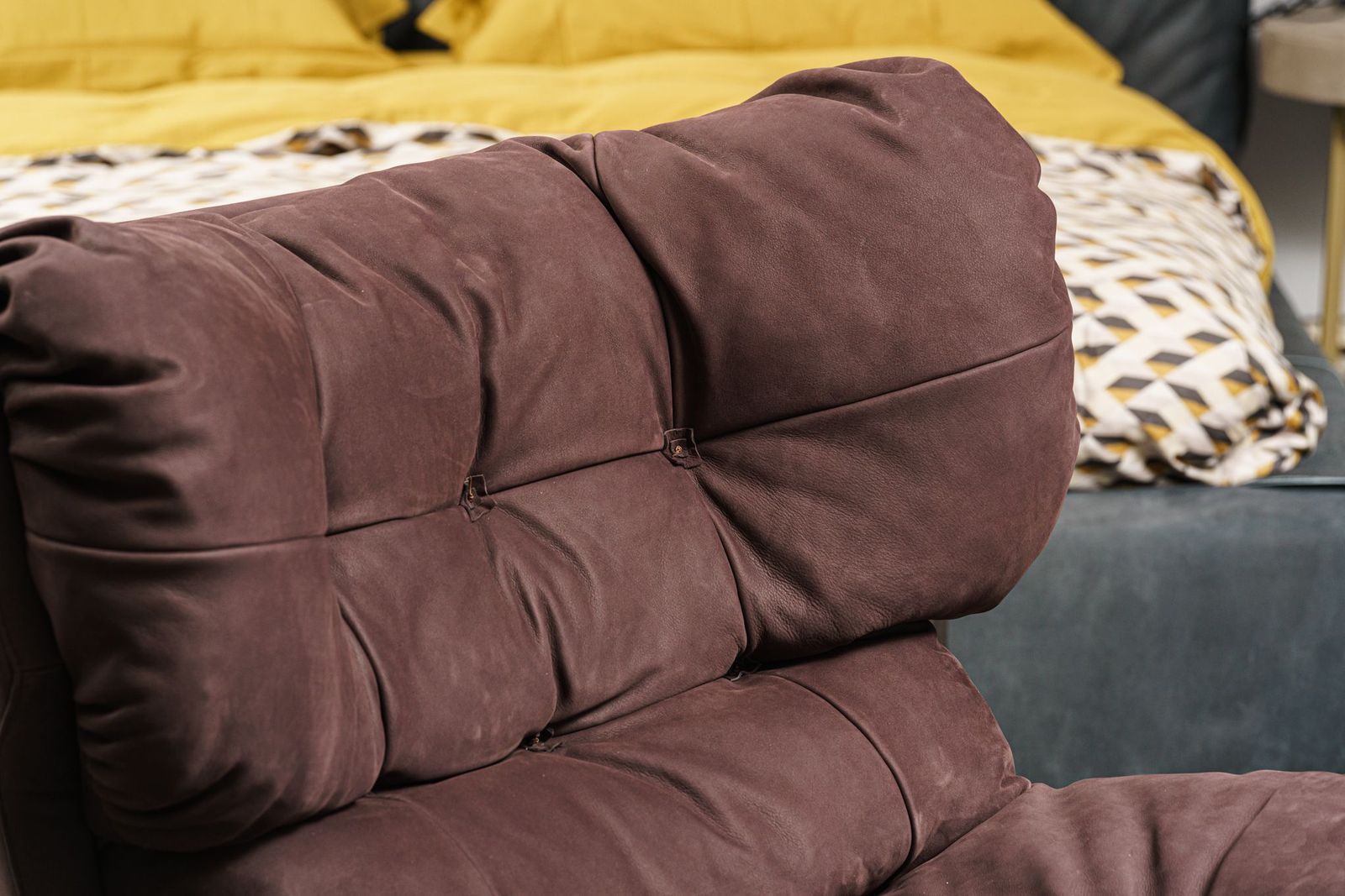 Baxter Кресло Milano Kashmir Prune от Baxter — в интерьере