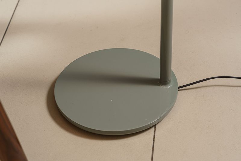 Flos Торшер OBLIQUE USB Salvia от Flos — в интерьере