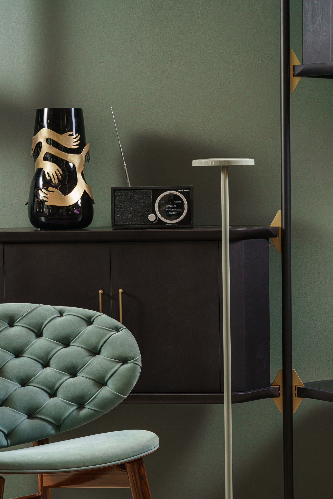 Flos Торшер OBLIQUE USB Salvia от Flos — в интерьере