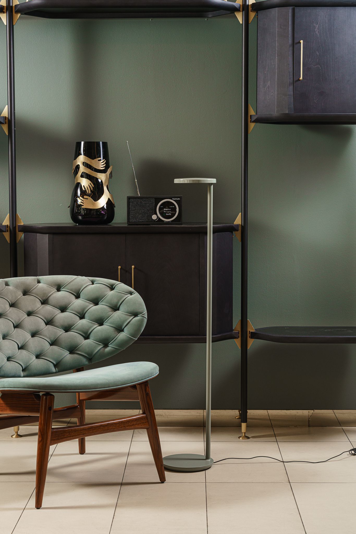 Flos Торшер OBLIQUE USB Salvia от Flos — в интерьере