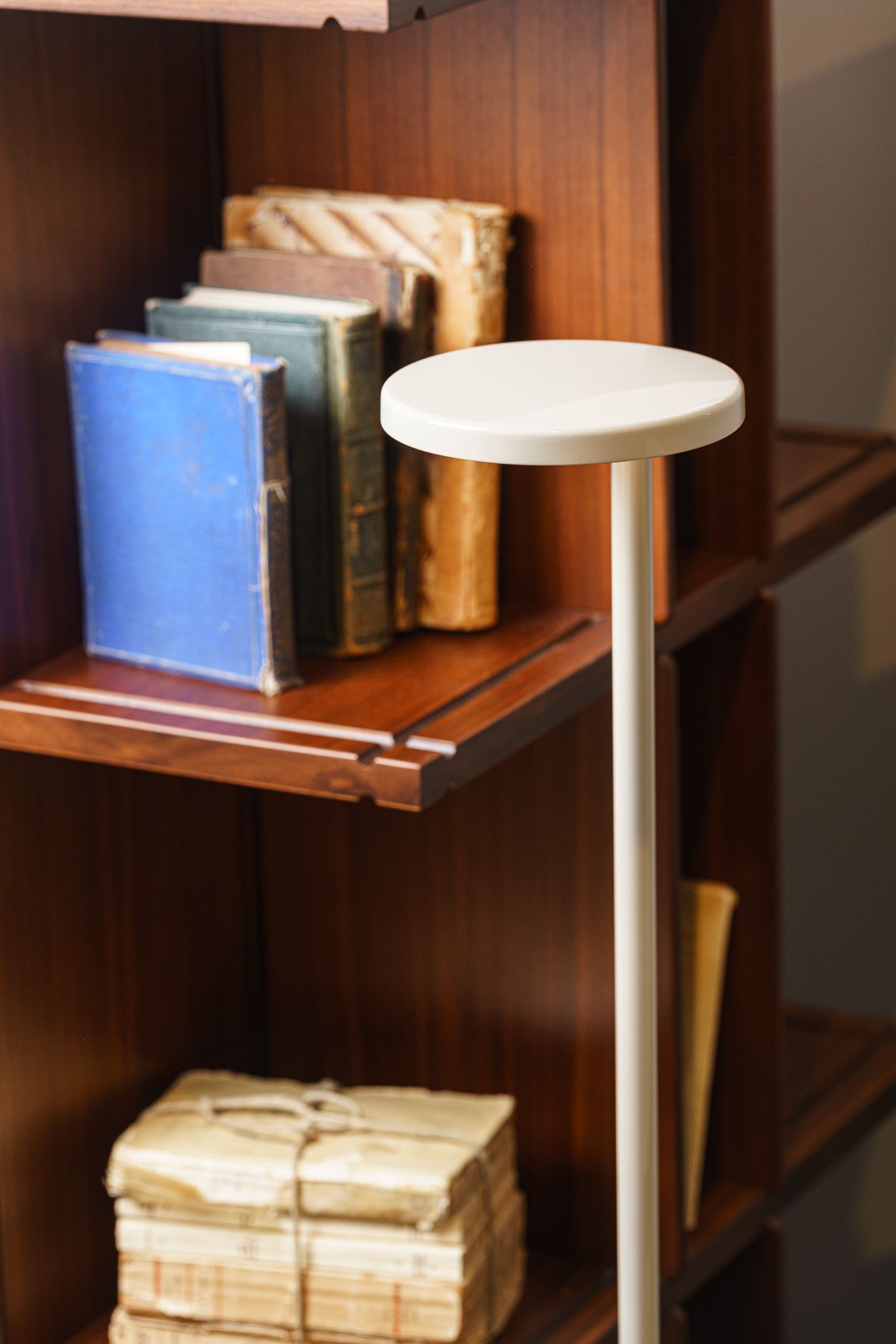 Flos Торшер Oblique USB Gray от Flos — в интерьере