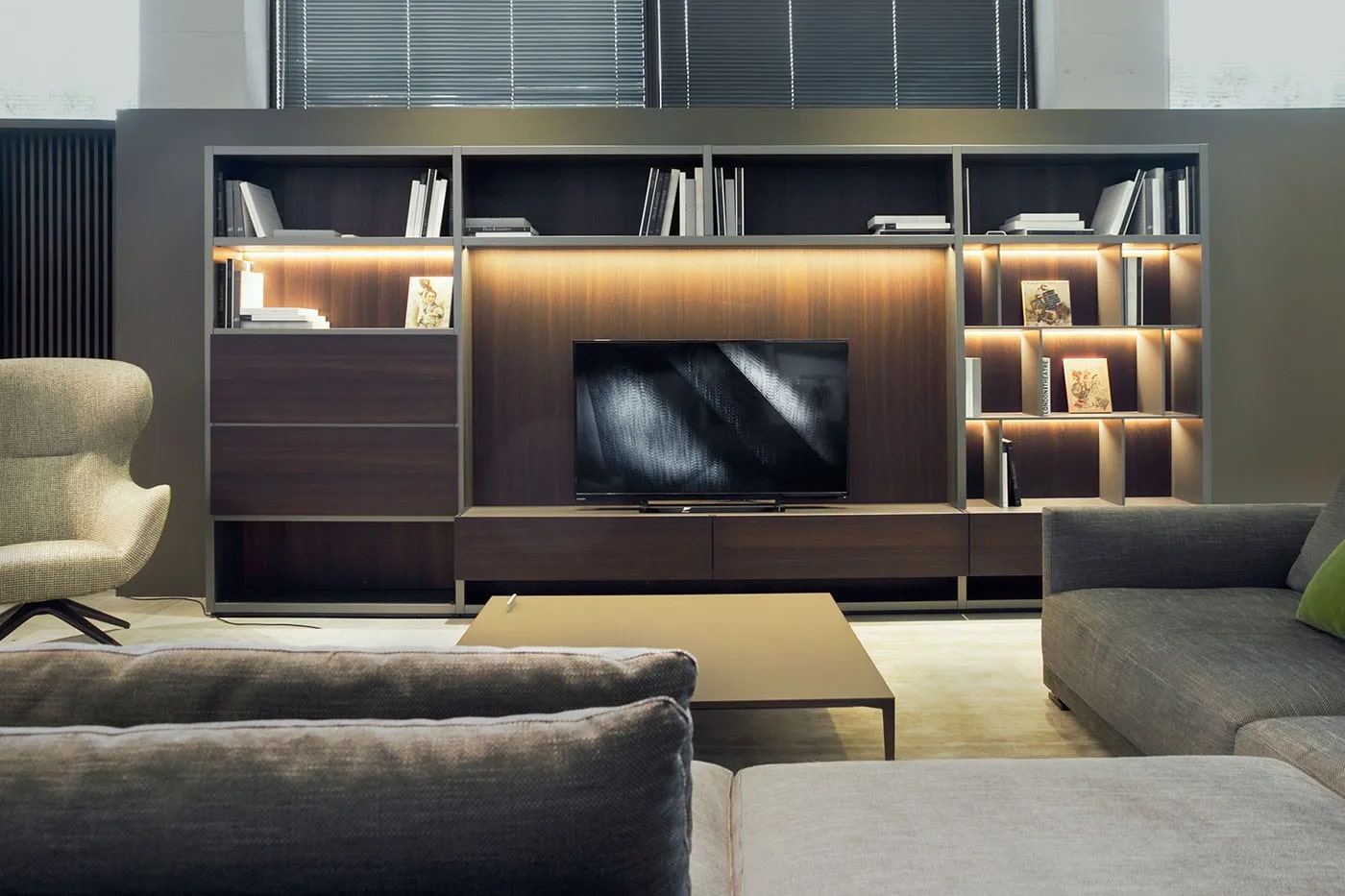 Poliform Стеллаж Wall System от Poliform — в интерьере