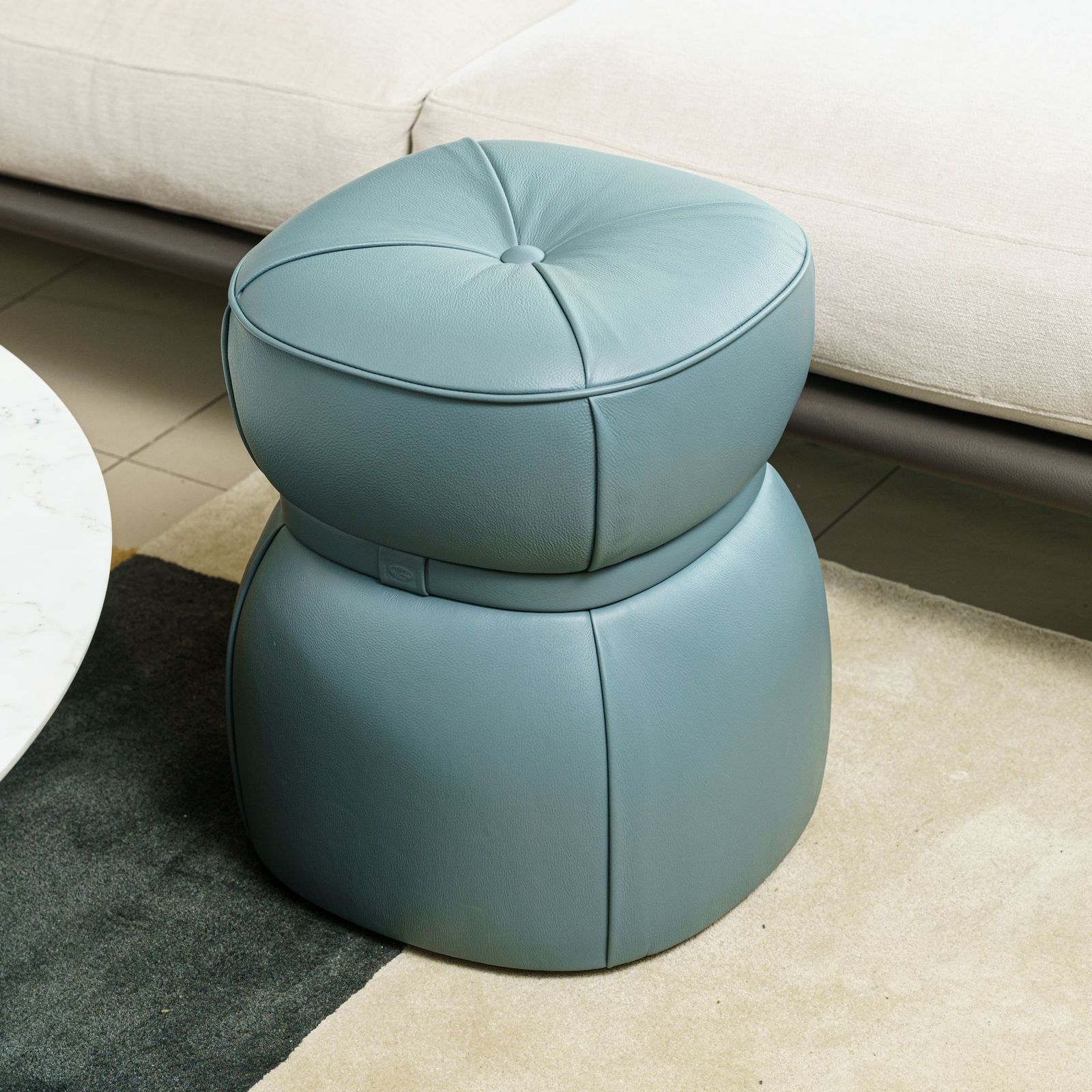 Poltrona Frau Банкетка Lepli Steel Blue от Poltrona Frau — в интерьере