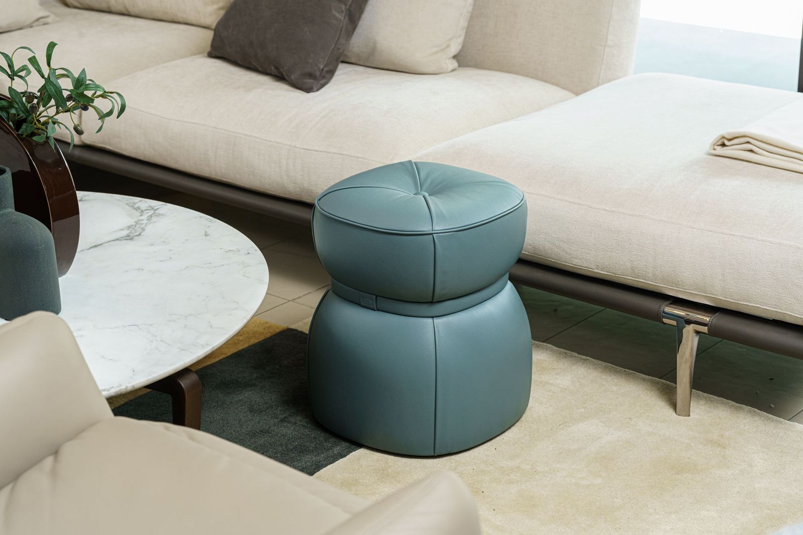 Poltrona Frau Банкетка Lepli Steel Blue от Poltrona Frau — в интерьере
