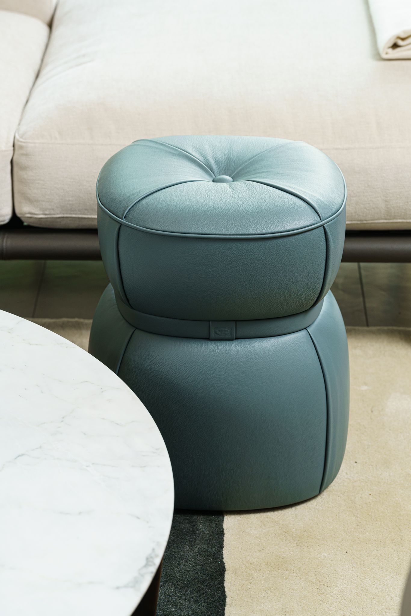 Poltrona Frau Банкетка Lepli Steel Blue от Poltrona Frau — в интерьере