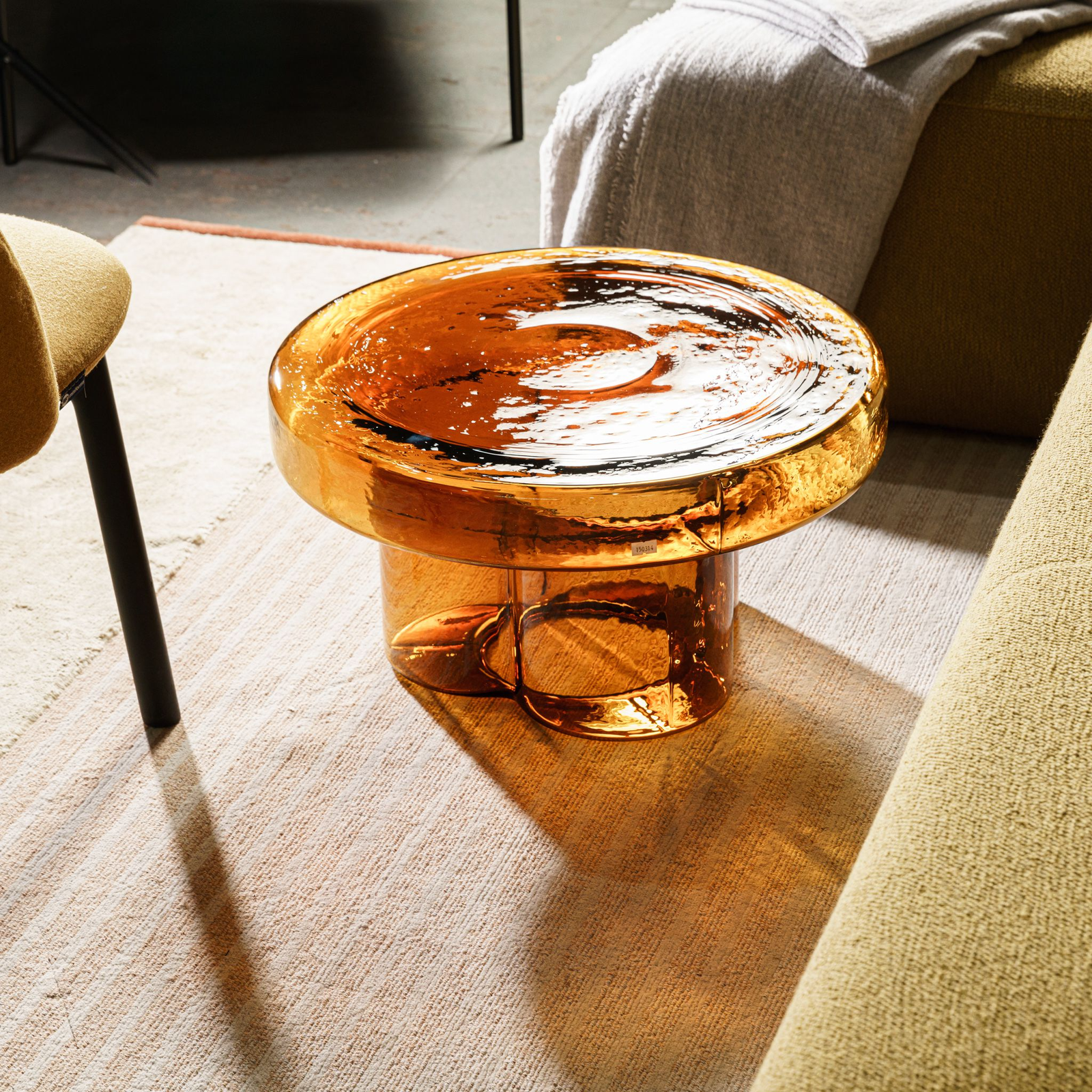 Miniforms Журнальный столик Soda Amber d55 от Miniforms — в интерьере