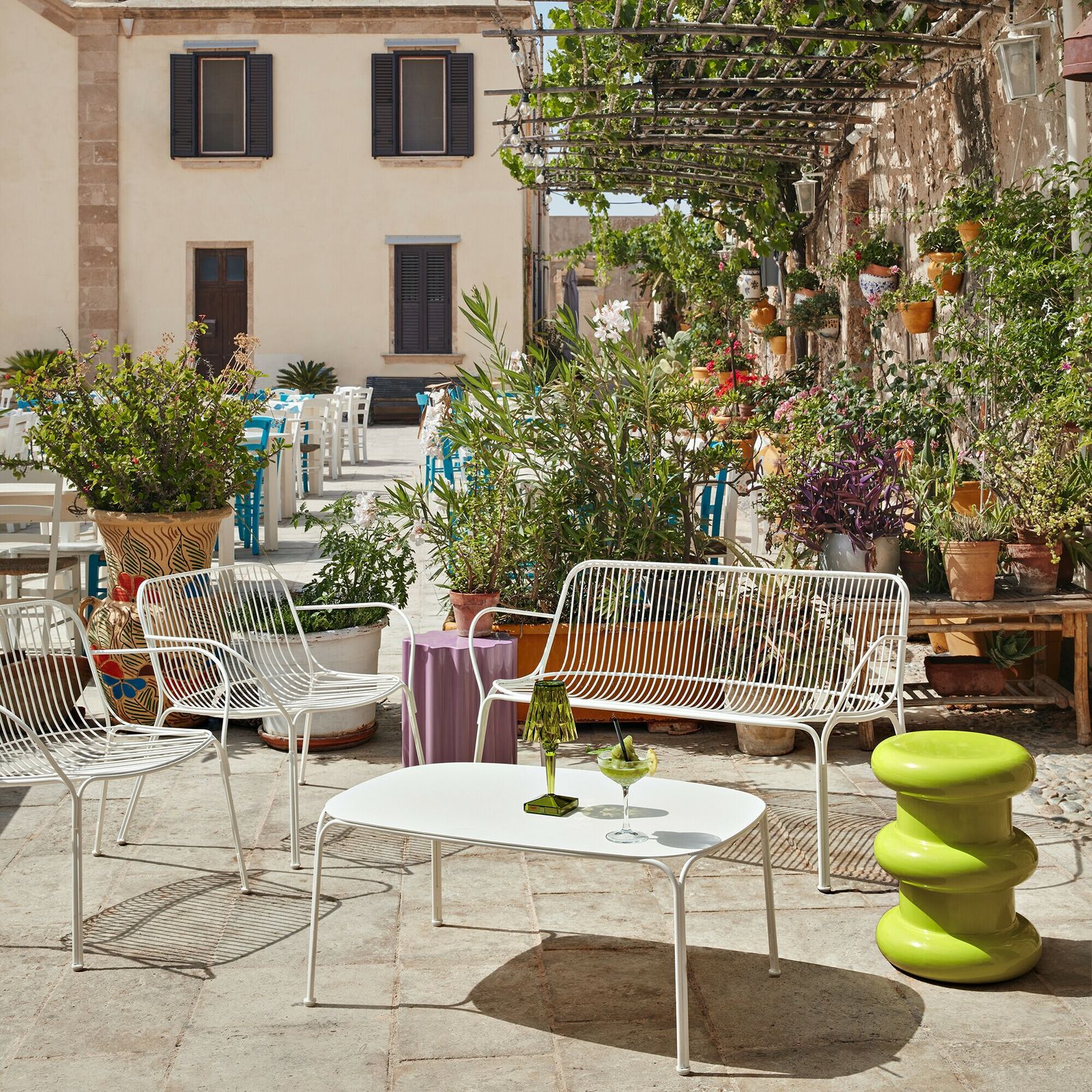 Kartell Уличный диван Hiray от Kartell — в интерьере