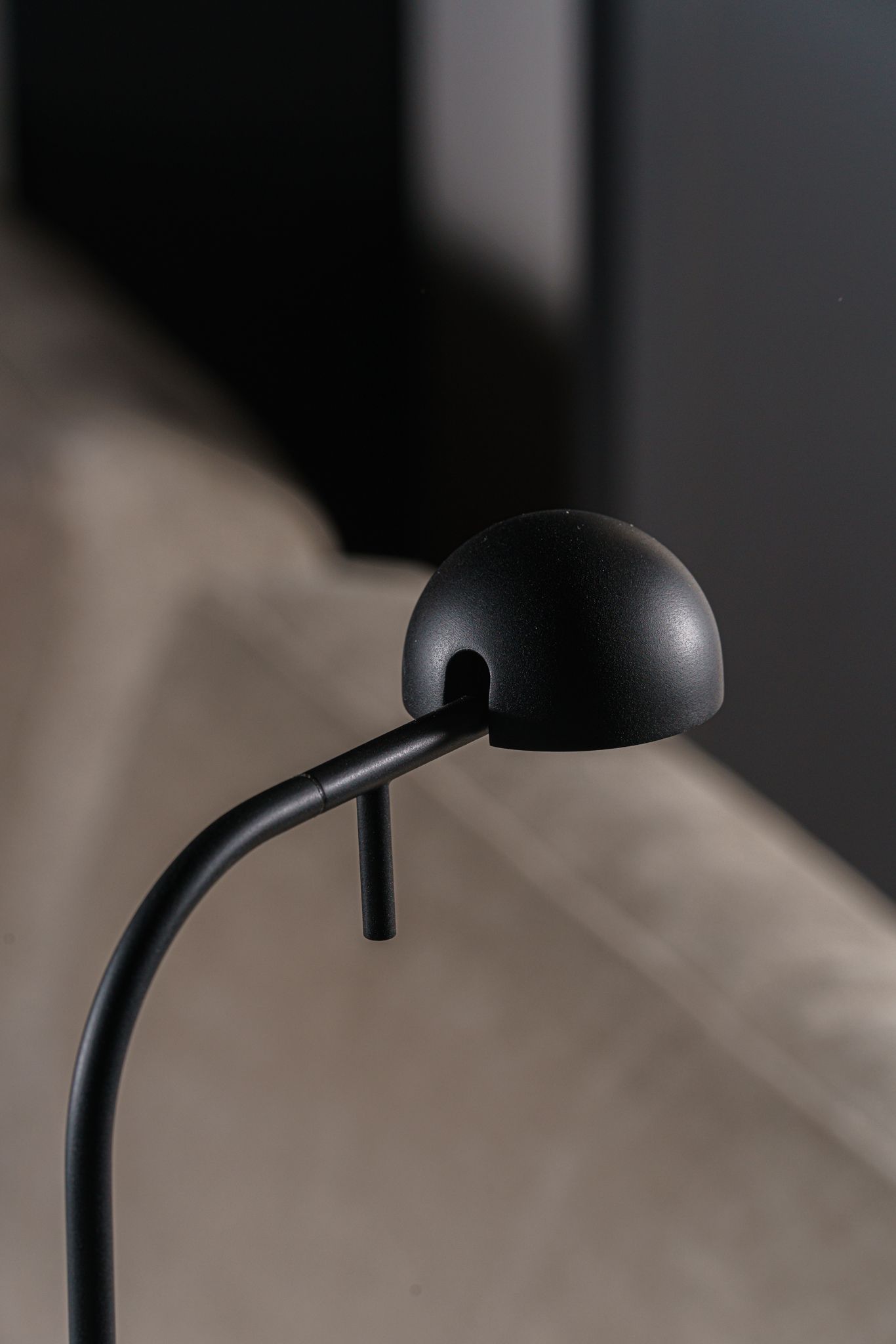 Vibia Торшер Pin 1660 Black от Vibia — в интерьере