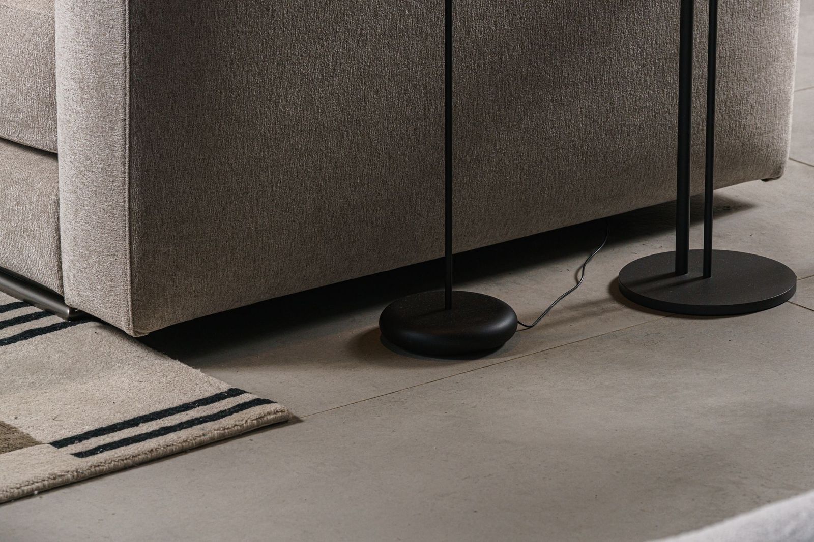 Vibia Торшер Pin 1660 Black от Vibia — в интерьере