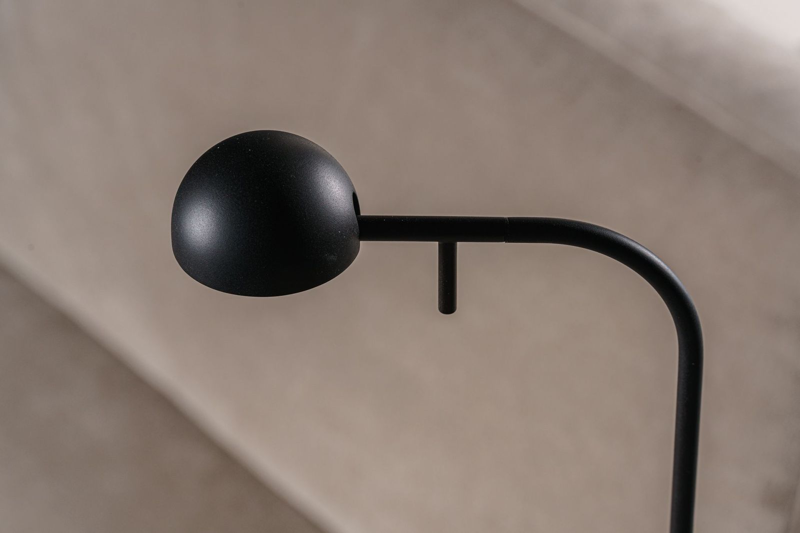 Vibia Торшер Pin 1660 Black от Vibia — в интерьере