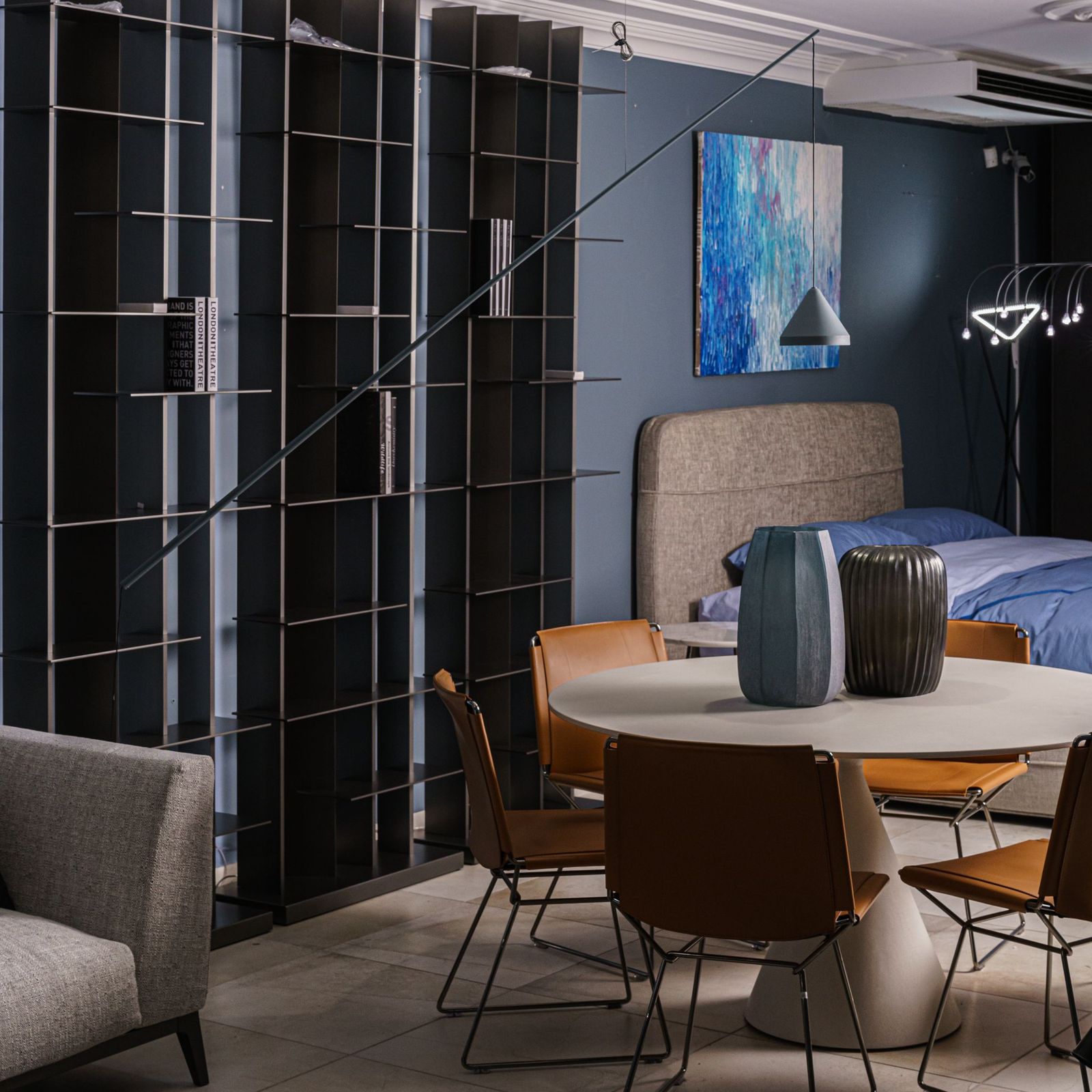 Vibia Подвесной торшер North 5666 Blue от Vibia — в интерьере