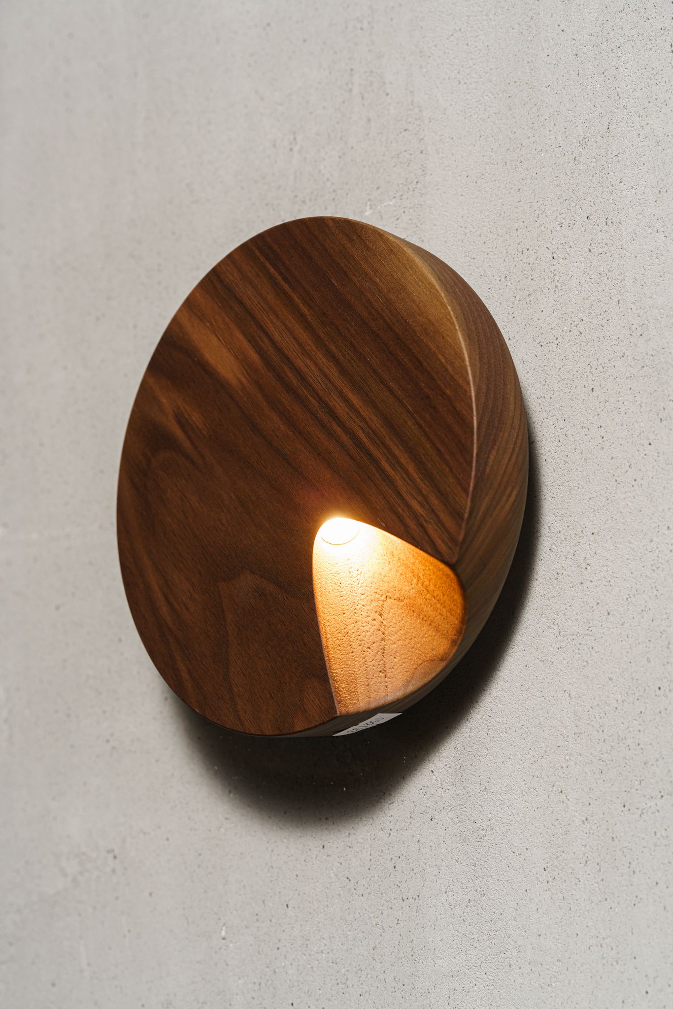 Vibia Бра Dots 4662 American Walnut от Vibia — в интерьере