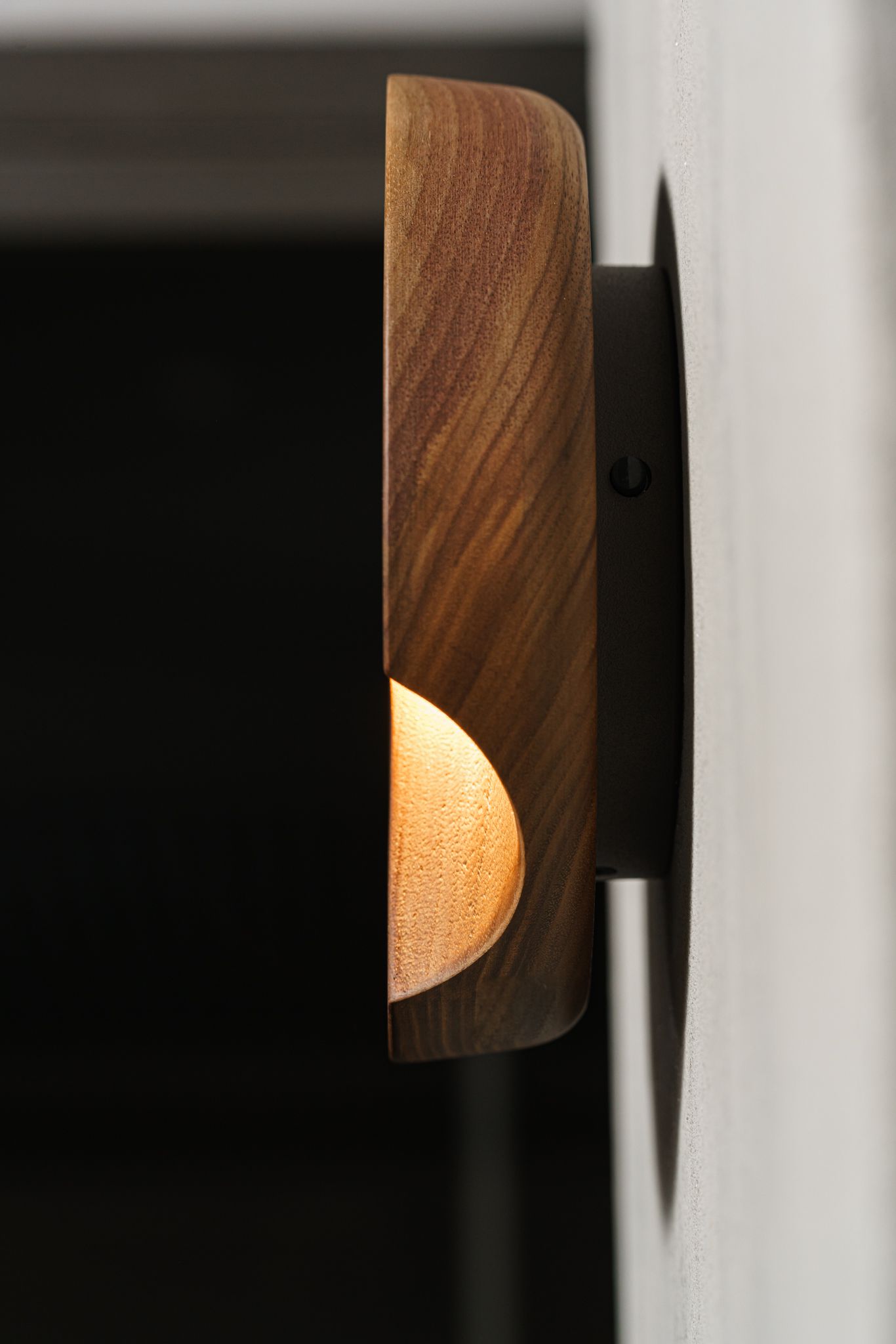 Vibia Бра Dots 4662 American Walnut от Vibia — в интерьере