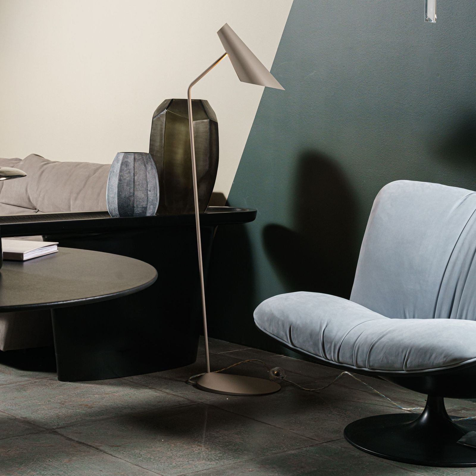 Vibia Торшер I.Cono 0712 Biegi от Vibia — в интерьере