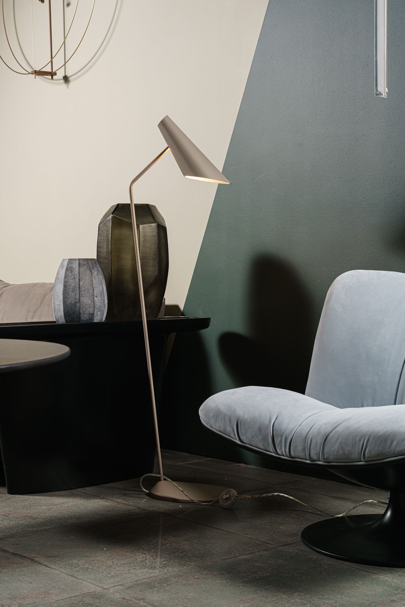 Vibia Торшер I.Cono 0712 Biegi от Vibia — в интерьере
